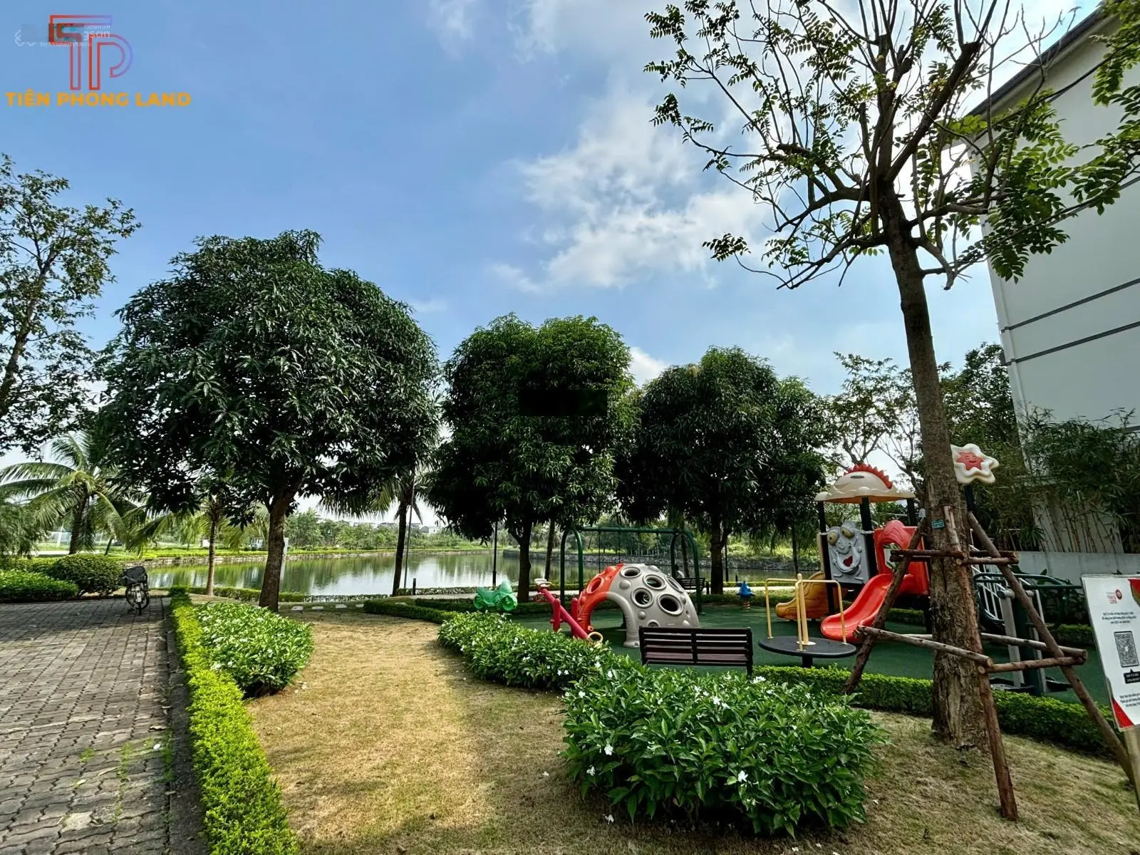 Bán nhà biệt thự đẹp mặt hồ tại vinhomes thăng long