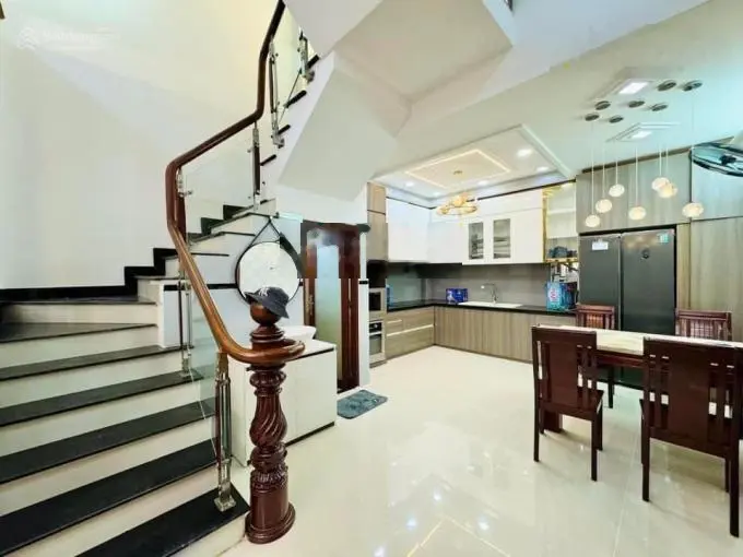 Cần bán gấp nhà ở Đ.Bông Sao, P.5, Q.8, DT:56,25m2(4,5mx12,5m). Giá 3tỷ25tr. HĐT 12tr/th