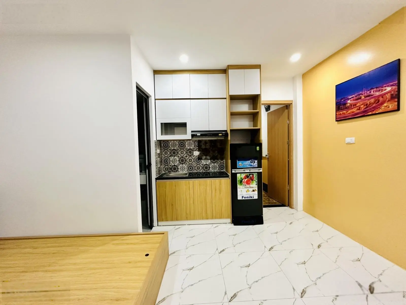 cách mặt phố minh khai 50m 64m 7tầng, MT 5,5m, 16p dòng tiền 90tr/th+thang máy, ngõ thông, PCCC đạt