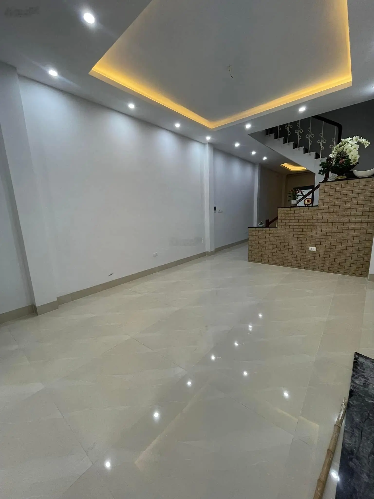 Nhà mặt ngõ kinh doanh phố Trần Duy Hưng, Cầu Giấy. DT 60 m2, 5T, mặt tiền 4,2m. SĐCC, giá 15,6 tỷ