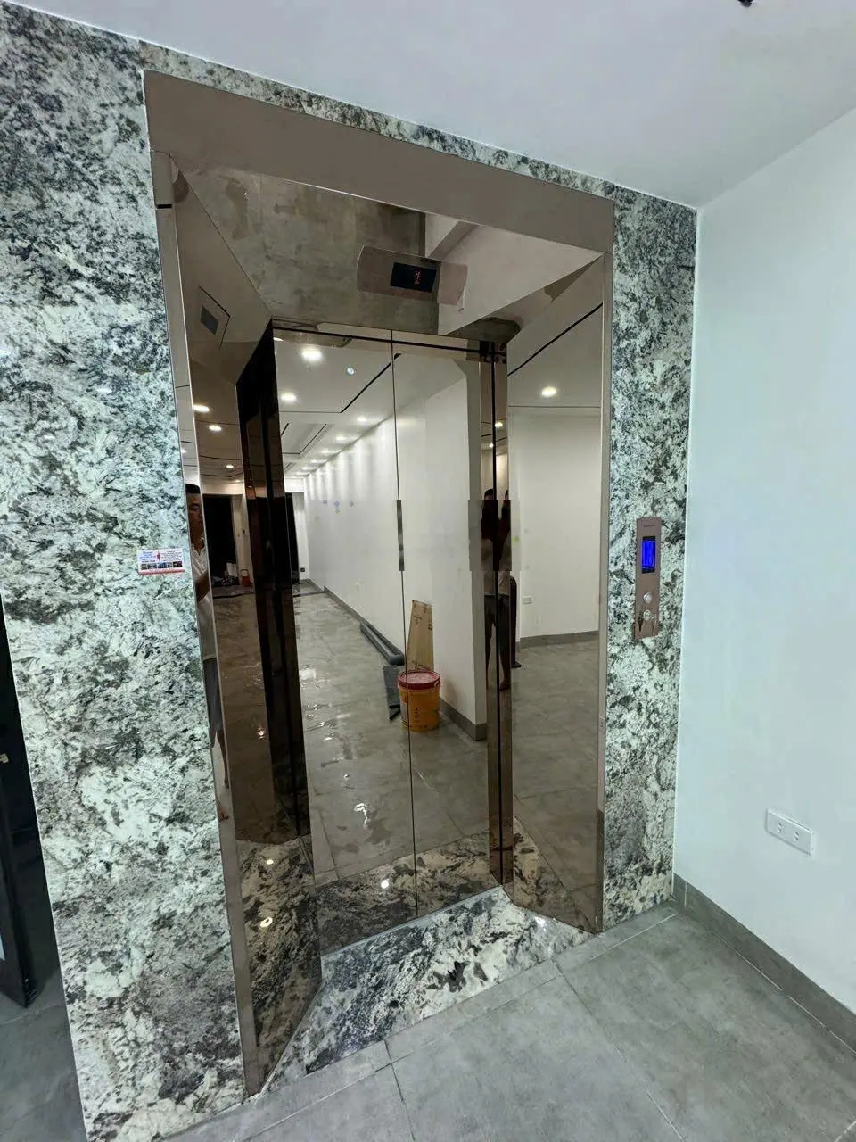 Bán nhà mặt phố Trạm 60m2 MT 4m. Phố kinh doanh. 7 tầng thang máy 450kg 4 ngủ mặt phố kinh doanh
