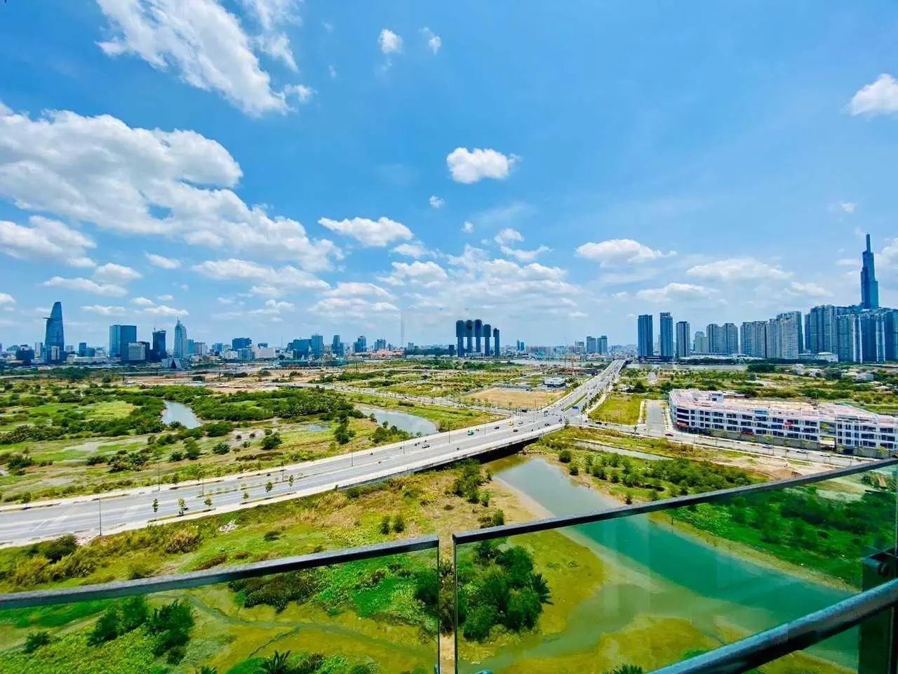 Bán căn góc, 3PN, 120m2, view Q1, giá 13.5 tỷ