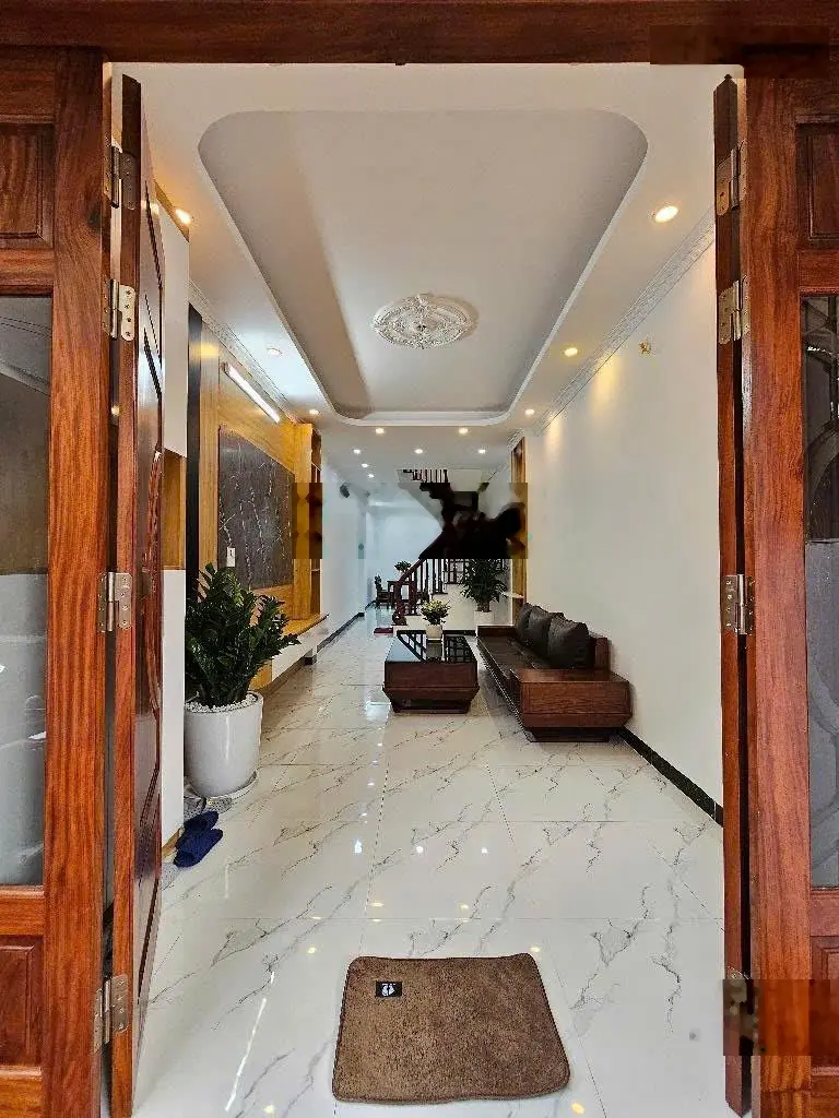 Bán nhà phố Trạm ,Long Biên , DT 59M2 ,full nội thất đẹp ,ô chờ thang máy , nhà mới , ngõ nông rộng