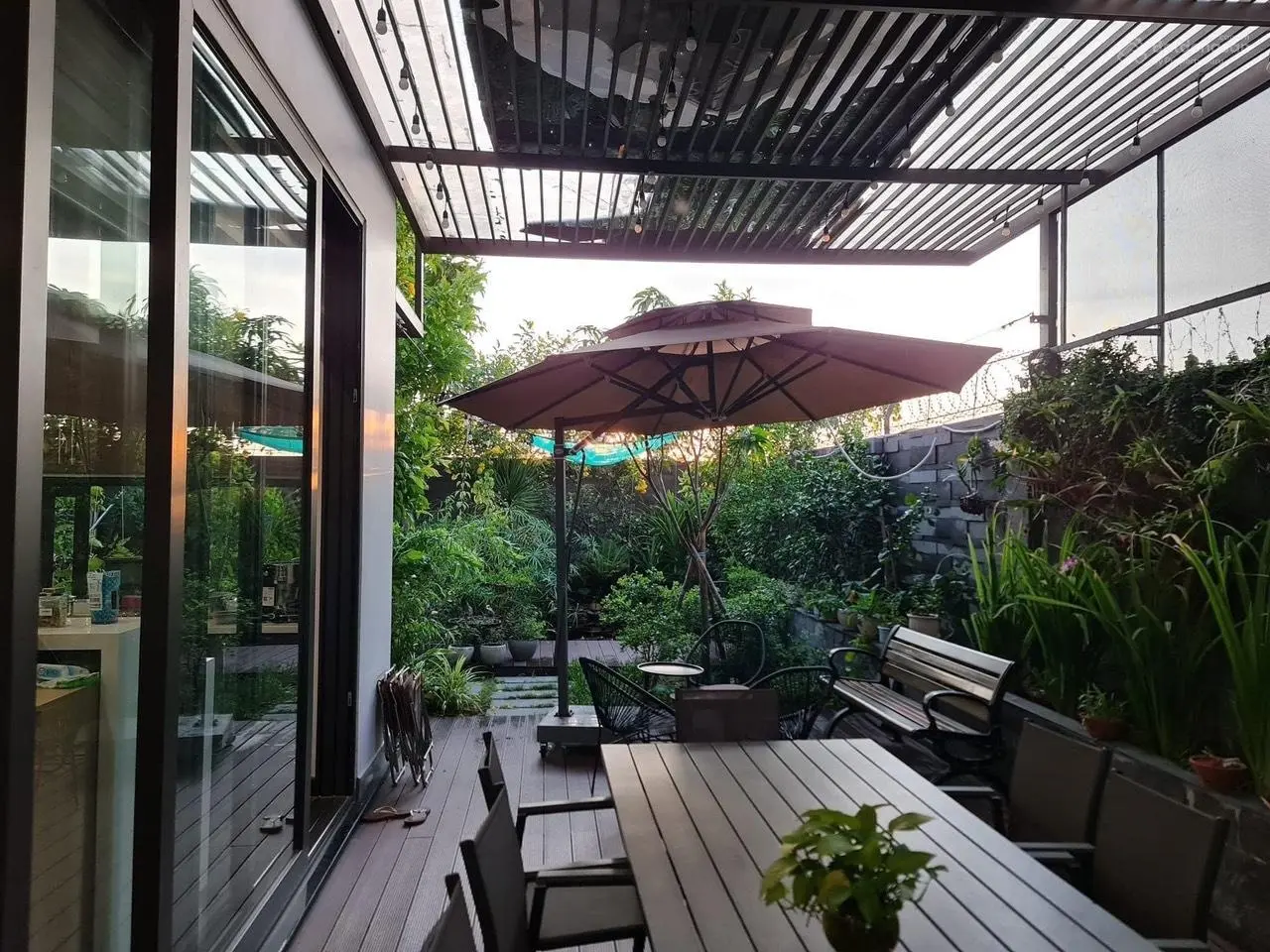 Bán biệt thự 3 mặt tiền cực kỳ đẹp tại khu Euro Village 1, Sơn Trà. Diện tích 232m2. Chủ thiện chí