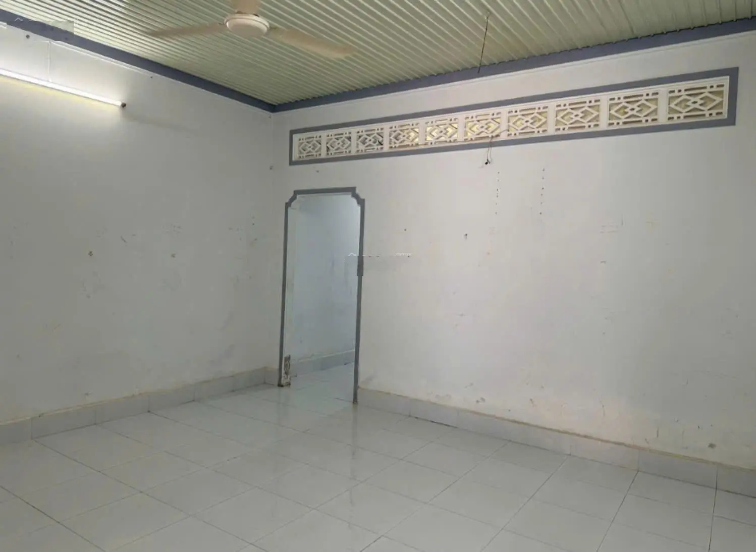 NHÀ NGỘP GẦN ĐƯỜNG TRƯỜNG CHINH PHƯỜNG NINH THẠNH 529