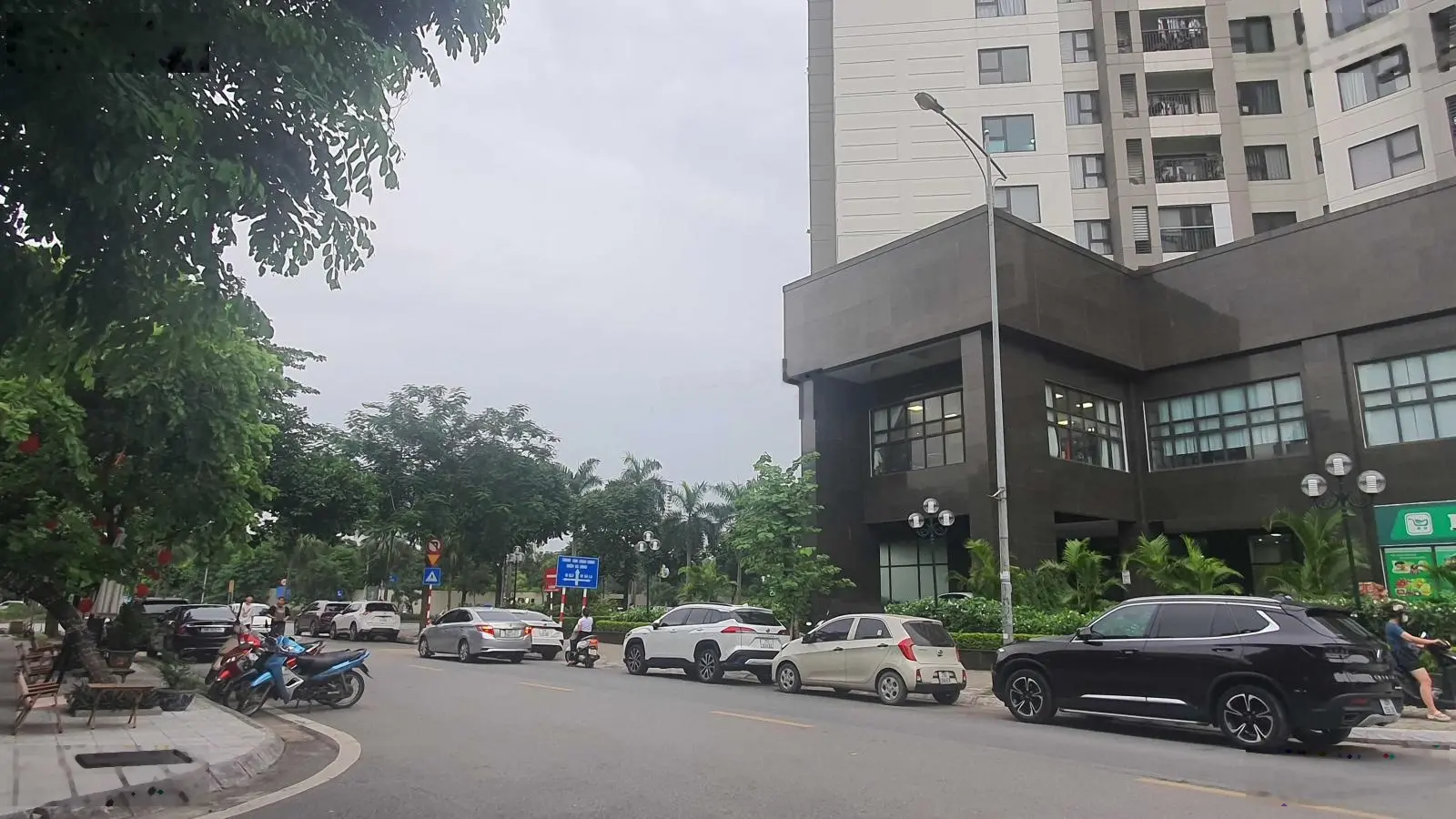 Tin chuẩn! LK Văn Phú, cạnh tháp đồng hồ, vỉa hè, Landcuiser đỗ cửa, nhà đẹp, 78m2x5T chỉ 14,6 tỷ