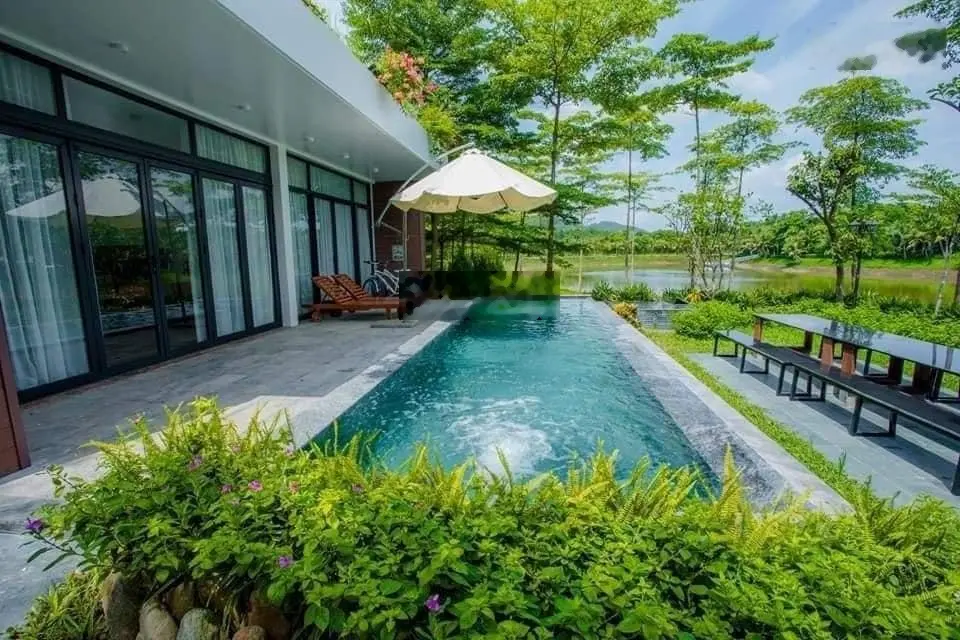 Giá thấp nhất khu! Biệt thự Hoàng Anh 323/500m, 3PN, view hồ, nội thất tiền tỷ, cảnh quan tuyệt vời