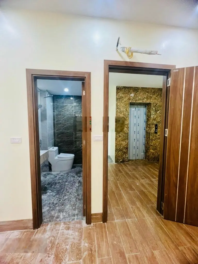 Bán nhà cầu giấy, 6 tầng thang máy - lô góc - ngõ thông - mới koong, 40,4 m2, giá 10,9 tỷ.