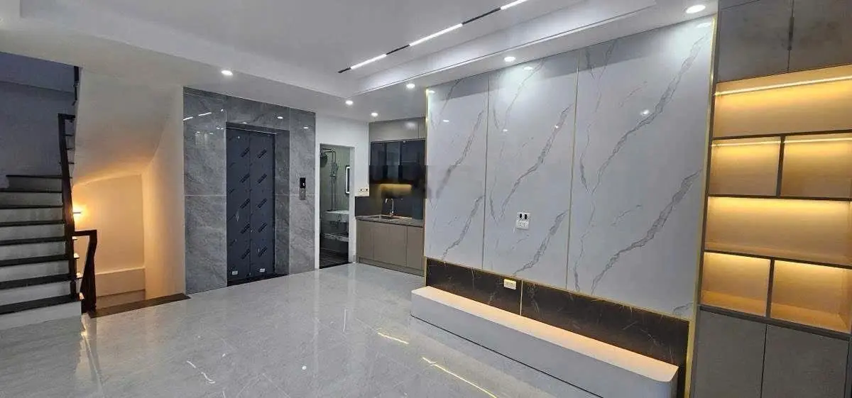 Nhà đẹp mới tinh 5 tầng Thang Máy trung tâm Quận Thanh Xuân, dt 33m x5t giá 7 98 tỷ