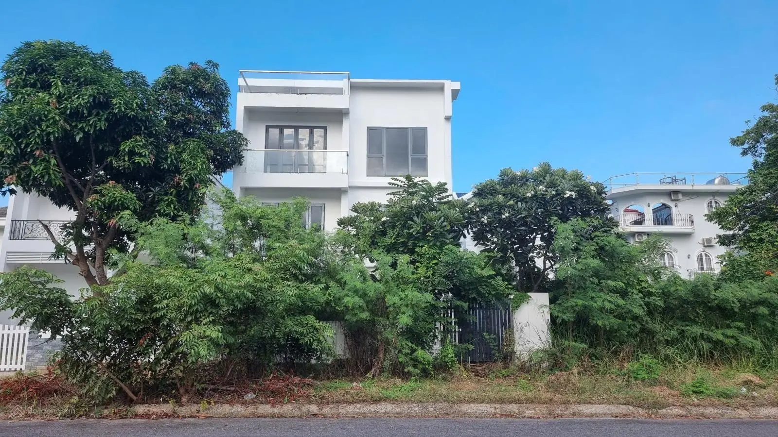Độc quyền - Bán biệt thự xây thô mặt biển An Viên, Nha Trang. 264m2, 3 tầng 4 ngủ, 140tr/m2 (có TL)