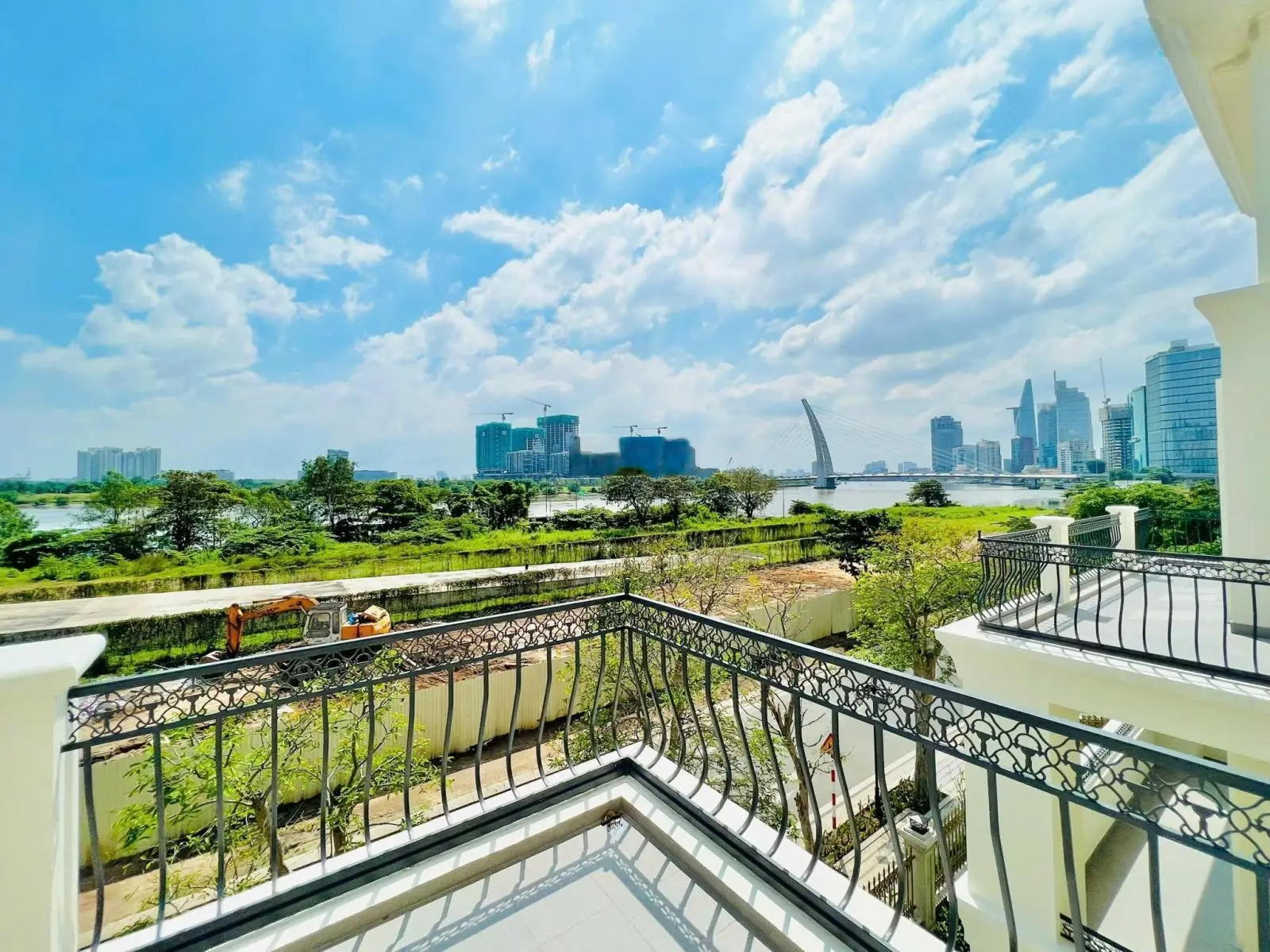 Tôi cần tiền, bán gấp căn biệt thự góc Vinhomes Ba Son Q.1, ngay mặt sông, giá 428 tỷ