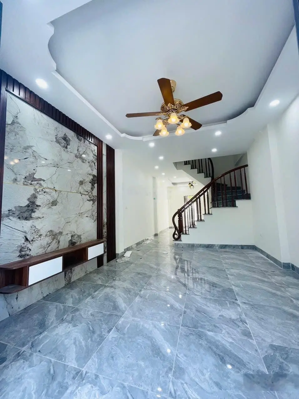 Căn 3 tỉ này thật sự tuyệt đẹp, vị trí đắc địa, ngay sát mặt đường liên huyện, nội thất đẹp mĩ mãn
