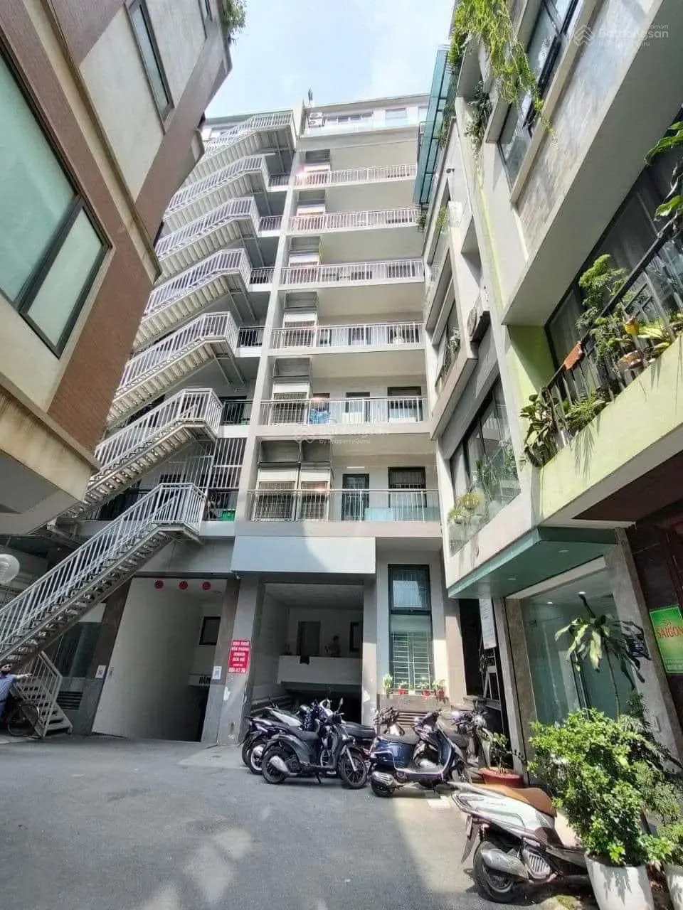 Chủ nhà gửi bán tòa văn phòng mặt phố Hồ Tùng Mậu: 340m2, 8 tầng, MT: 38m. Giá: 288tỷ
