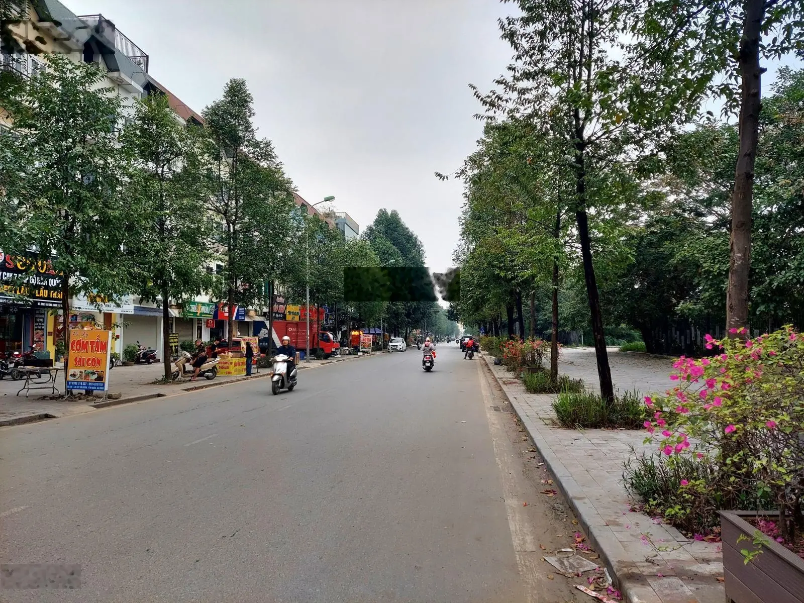 Bán biệt thự Sol Lake đường to vị trí đẹp, LH 0979 008 ***