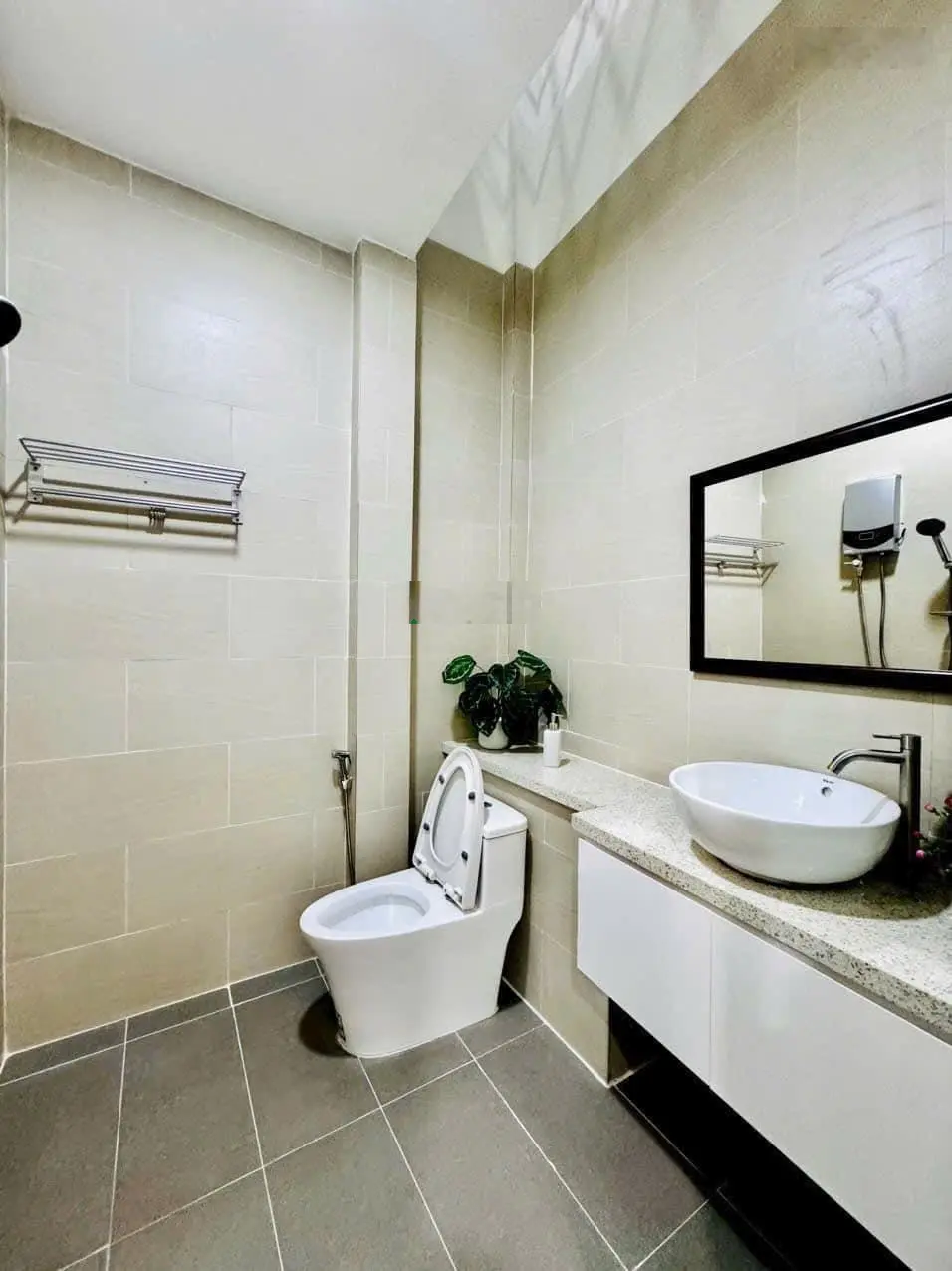 Cực hiếm! Nhà 35m2 Lý Chính Thắng, P8, Q3. Xây 2 tầng, sổ hồng riêng