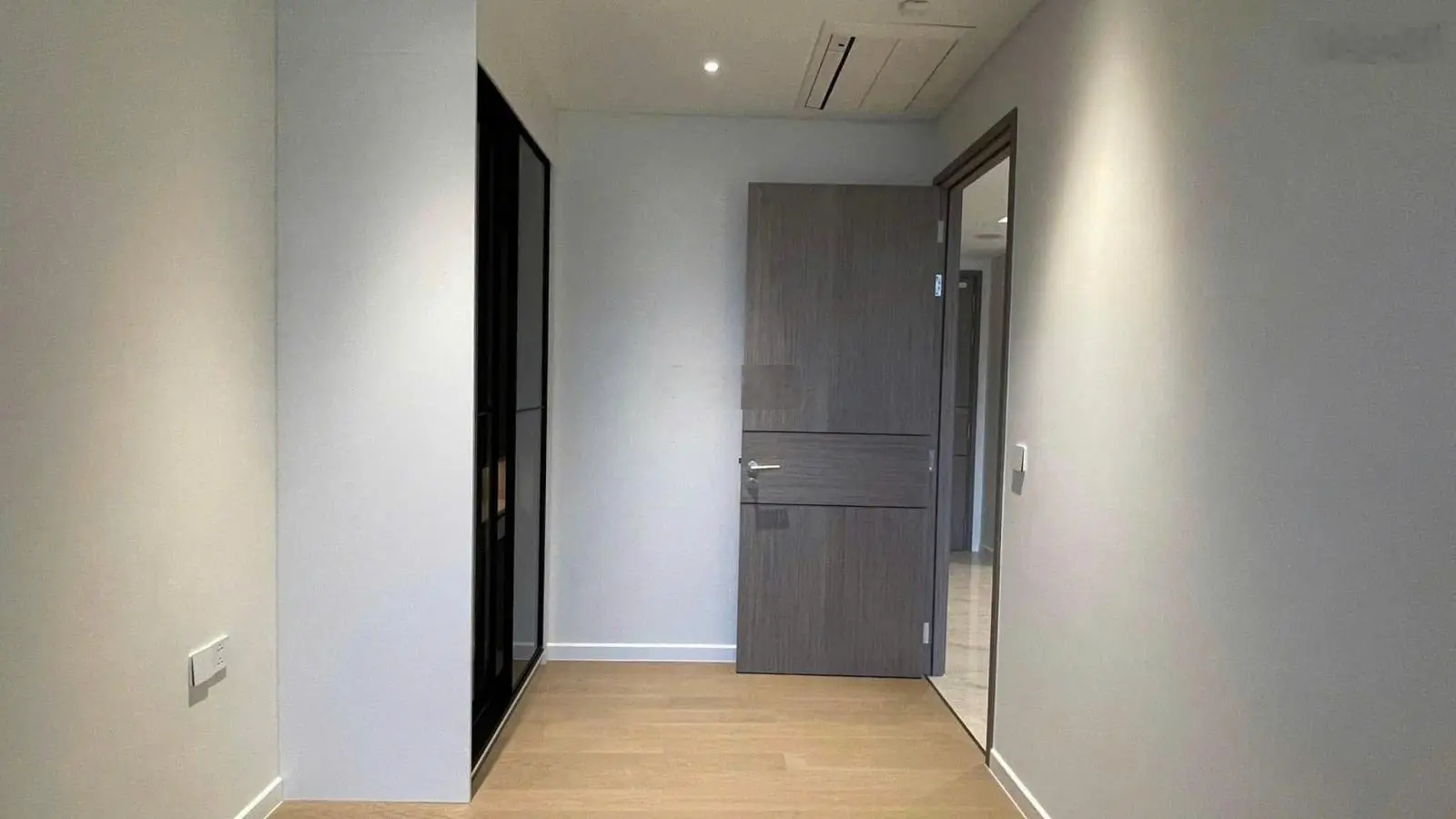 12tỷ5 Căn 2PN diện tích 81m2 sử dụng thang máy riêng siêu Vip. Liên hệ O938.823.236 Anna