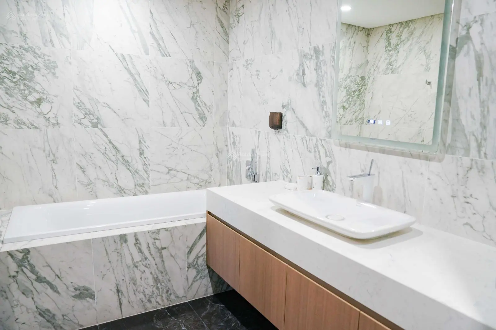 Căn 06 tầng trung view sông Hồng và cầu Thăng Long giá chỉ 13. X tỷ nhận nhà ở ngay full đồ cao cấp
