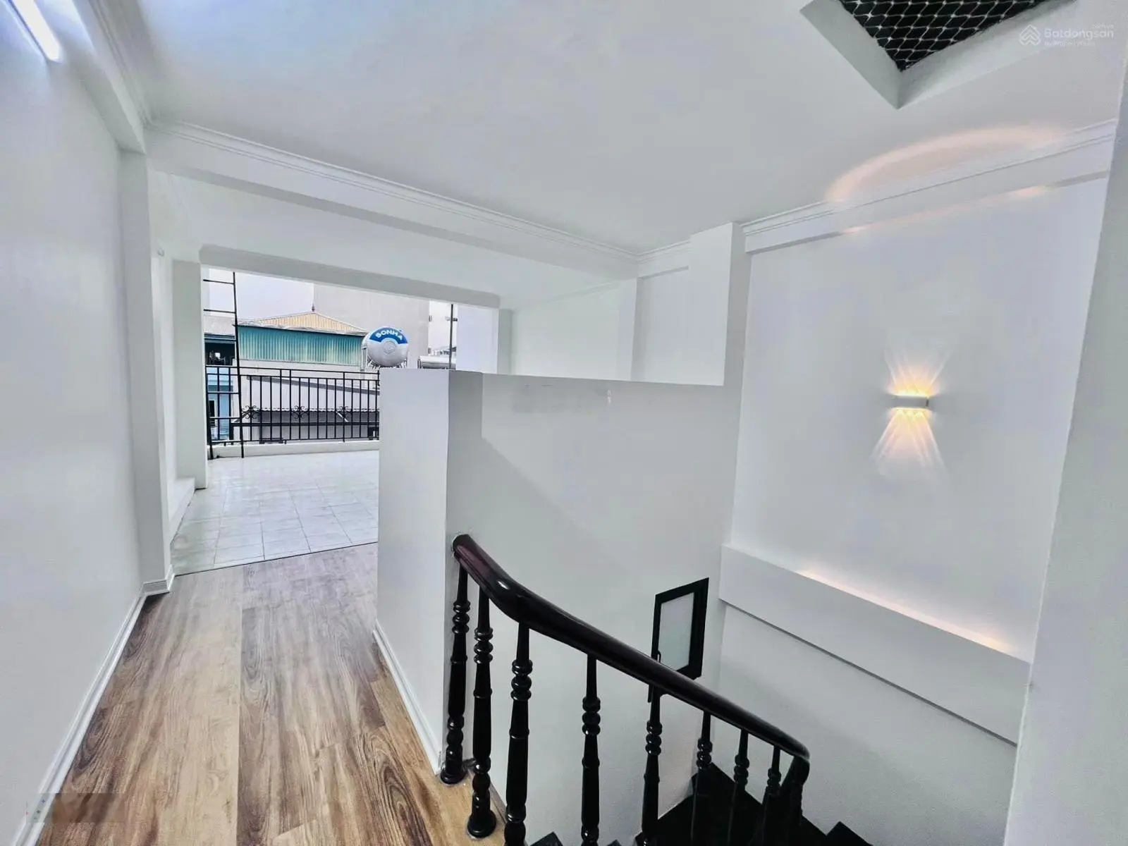 Bán nhà ngay Hồ Hạ Đình, Ô Tô đỗ sát cửa, 52m2 Nhà Đẹp, 20m ra đường Container tránh nhau.