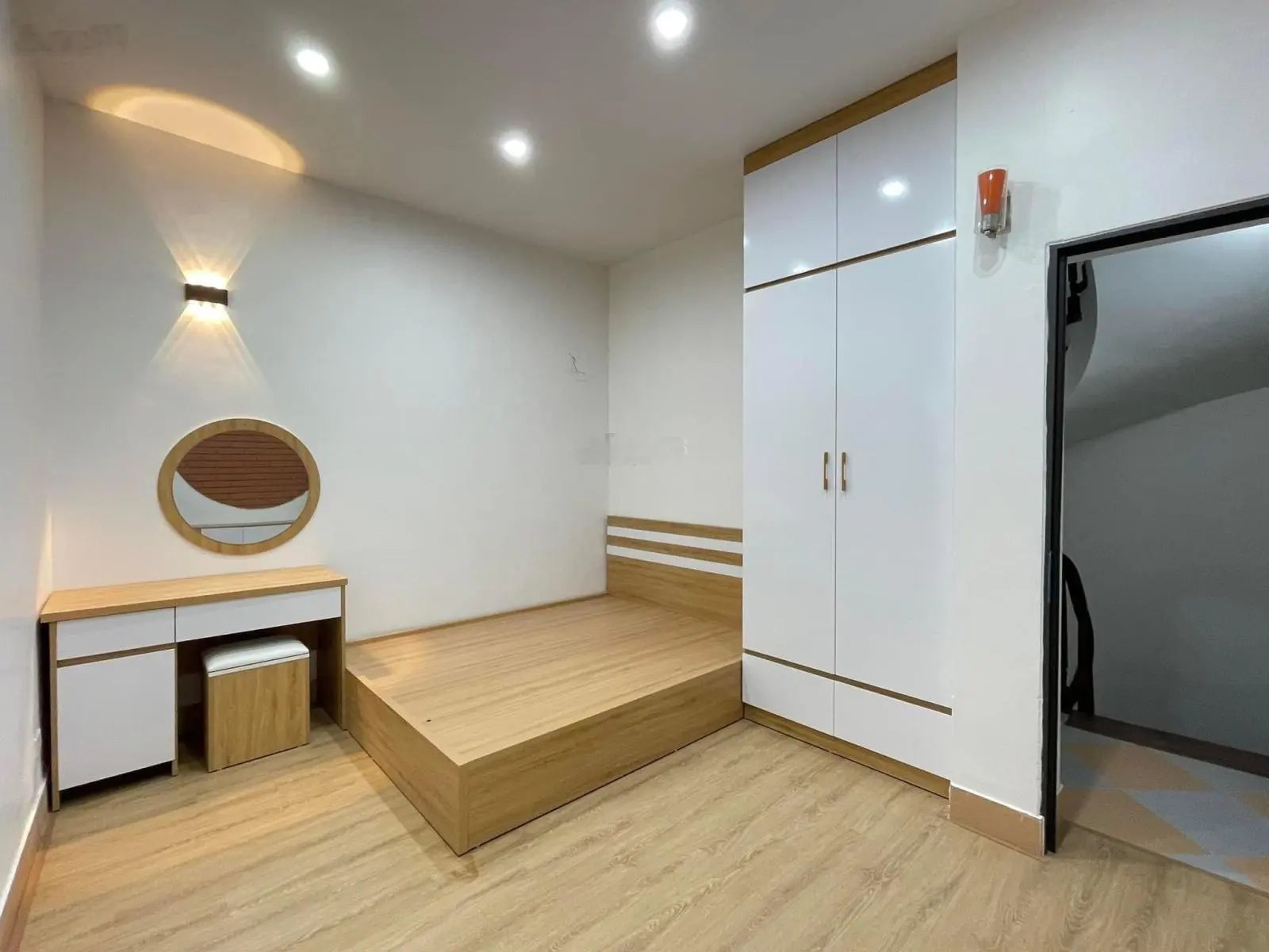 LÕI ĐỐNG ĐA - 3 BƯỚC RA MẶT PHỐ - TRƯỚC NHÀ SÂN ĐỂ XE RỘNG - NHÀ MỚI ĐẸP FULL NỘI THẤT