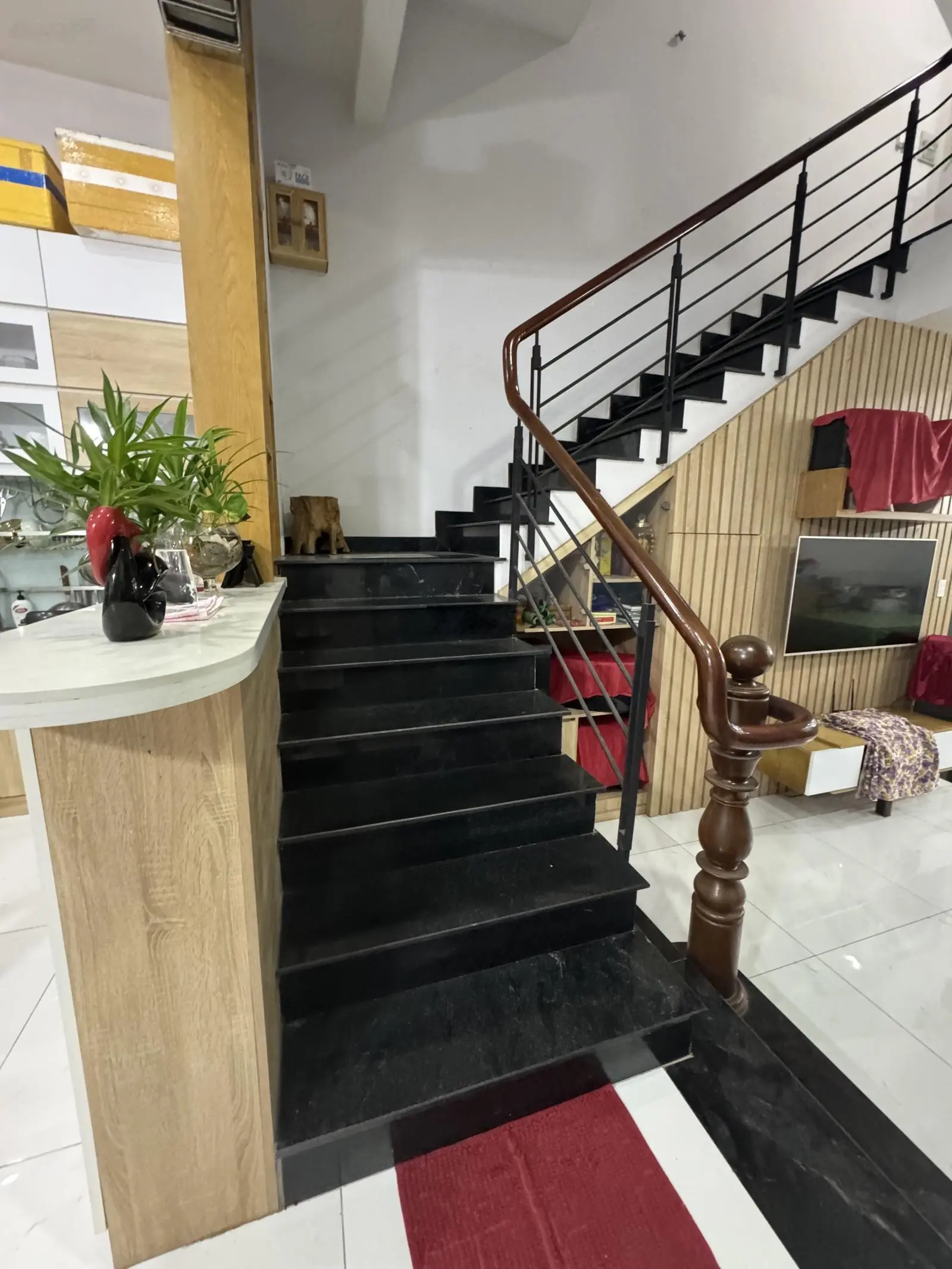 Bán nhà xây sẵn nguyên căn đang ở có sổ hồng riêng 3,5 lầu đường 22m hướng Đông Nam