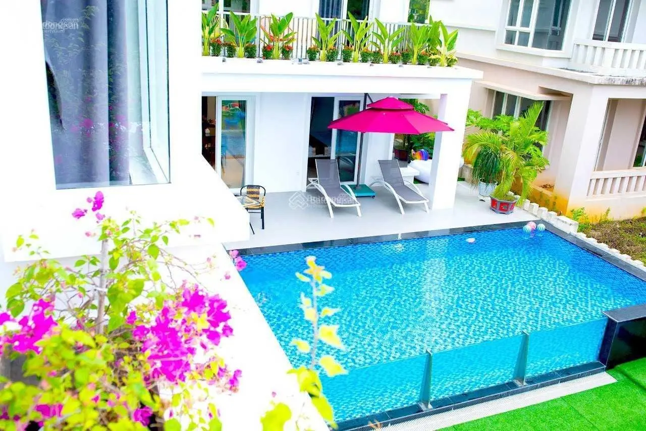 Chính chủ cần bán gấp căn biệt thự góc đỉnh đồi khu Xanh Villas, vị trí đẹp. DT 255m2 giá: TL