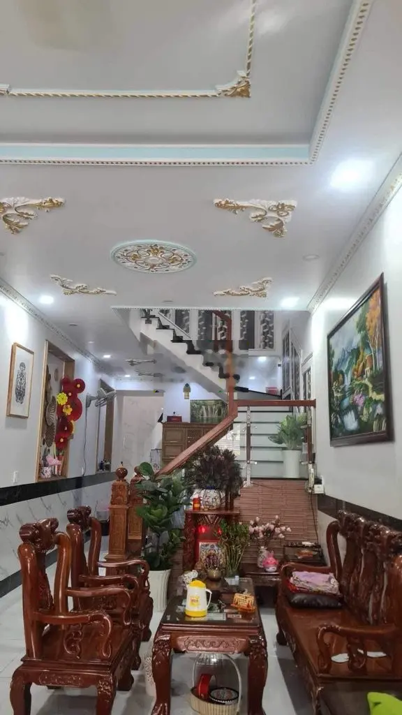 BÁN NHÀ MẶT TIỀN ĐƯỜNG LÊ THỊ HOA, GẦN KCN SÓNG THẦN,105M, NHỈNH 8 TỶ.