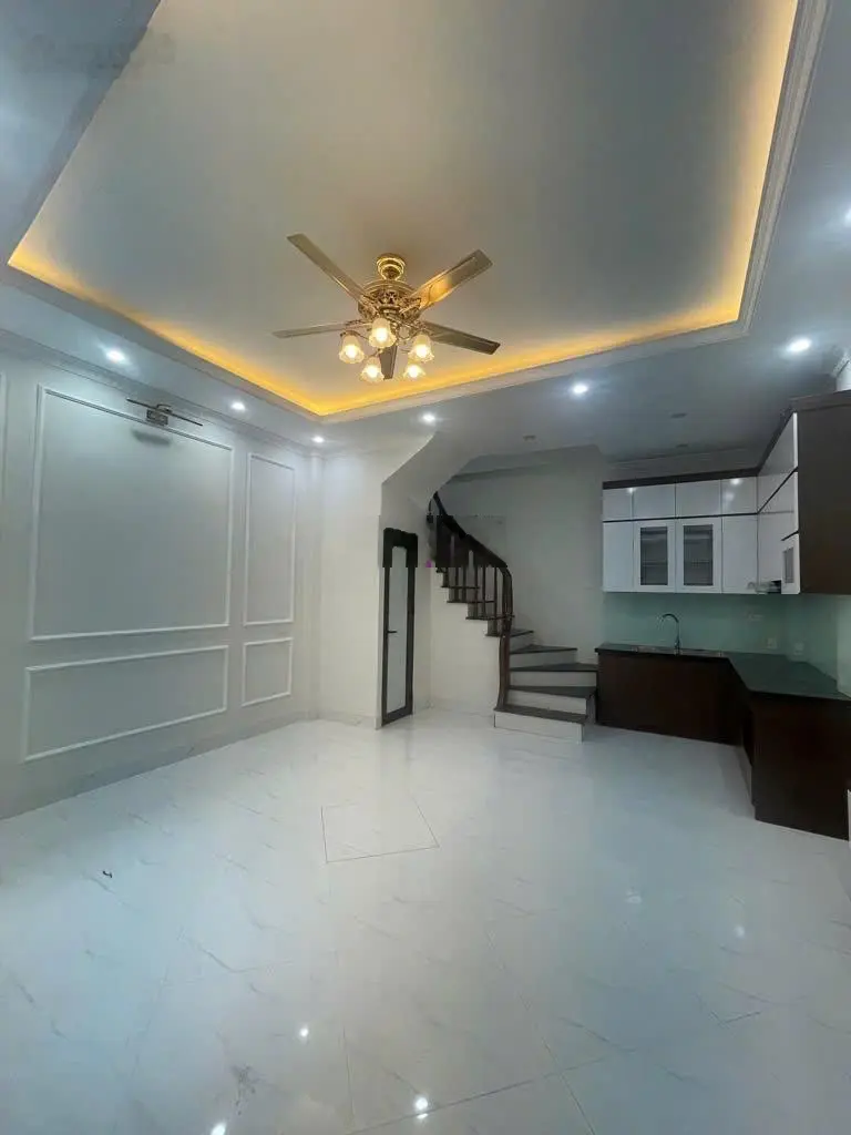 Bán nhanh nhà Hậu Ái, 30m2, dân xây mới 5 tầng, chỉ nhỉnh 4 tỷ