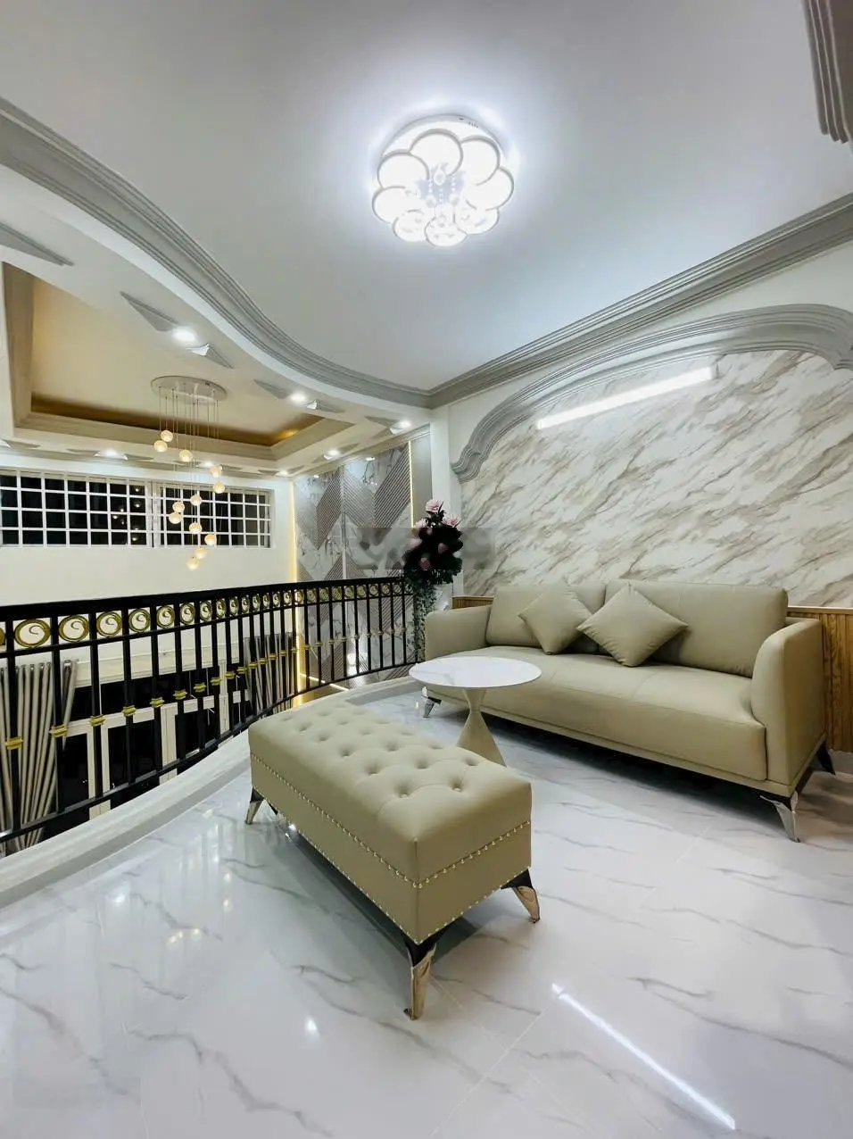 Nhà cạnh Phú Mỹ Hưng Quận 7 gần 80m2 5 tầng 8 tỷ nhỉnh full nội thất cho thuê 35tr/tháng