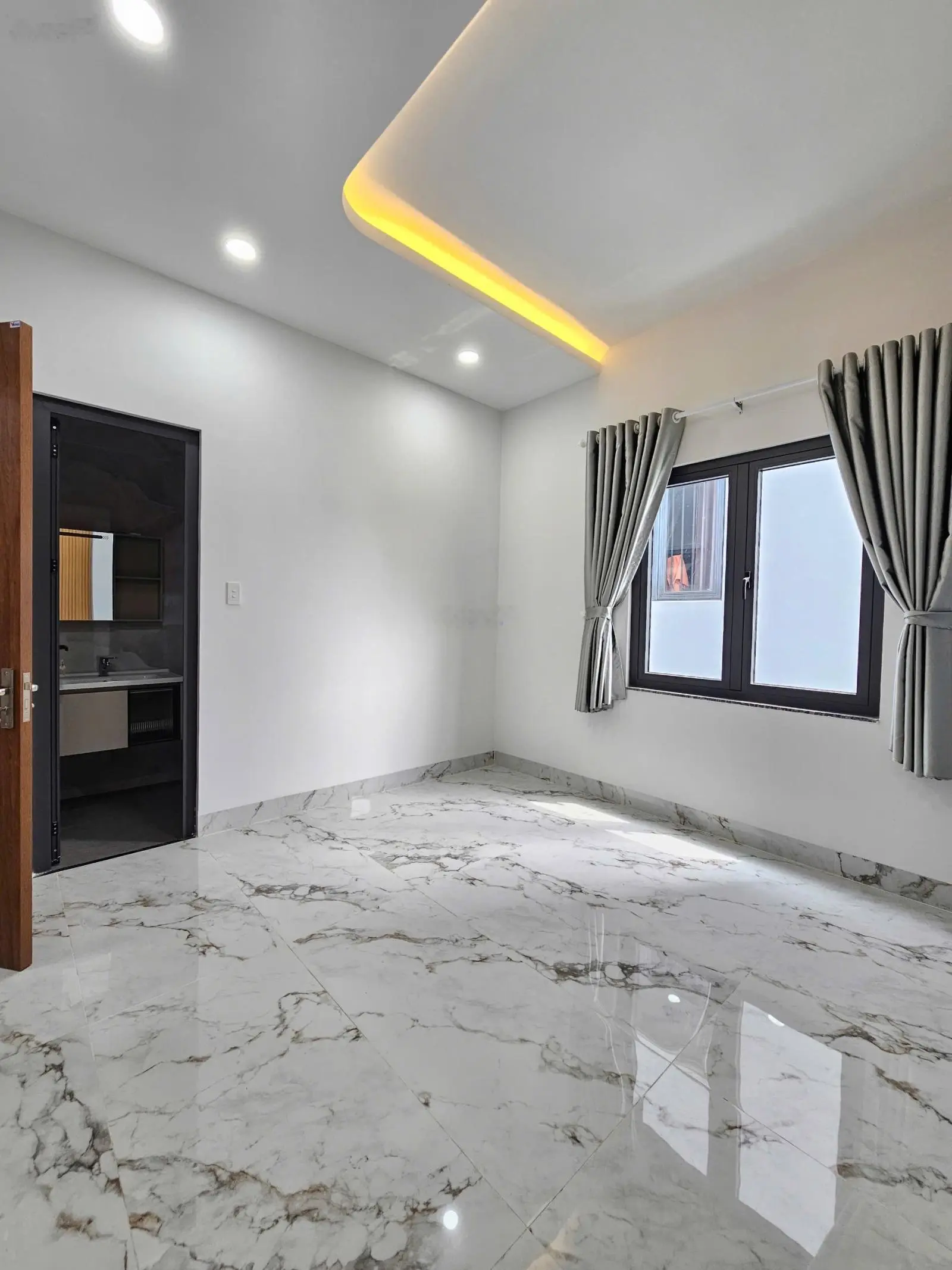 Nhà hoàn công: 6tỷ200, nhà 1 trệt 3 lầu full nội thất KDC đẹp cạnh Làng Đại Học Quốc Gia TP. HCM