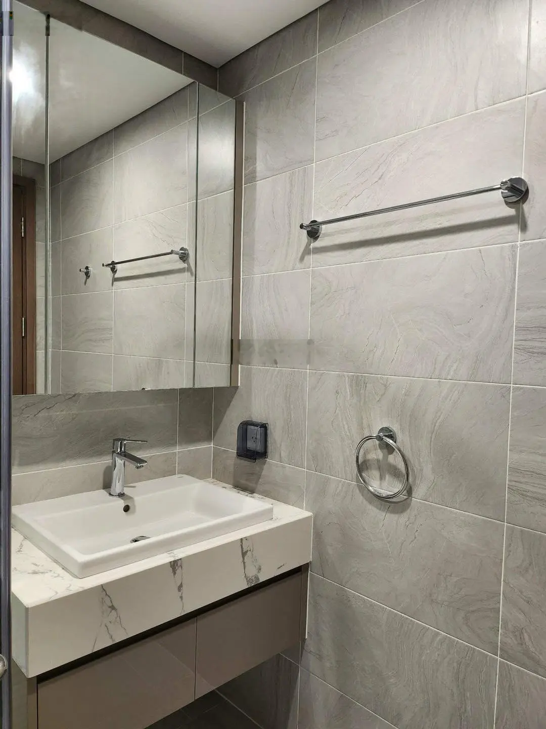 Bán gấp căn hộ Studio 25m2 TonKin1 full đồ nội thất đẹp. Giá 1.97 tỷ. LH Tuấn 0392 969 ***