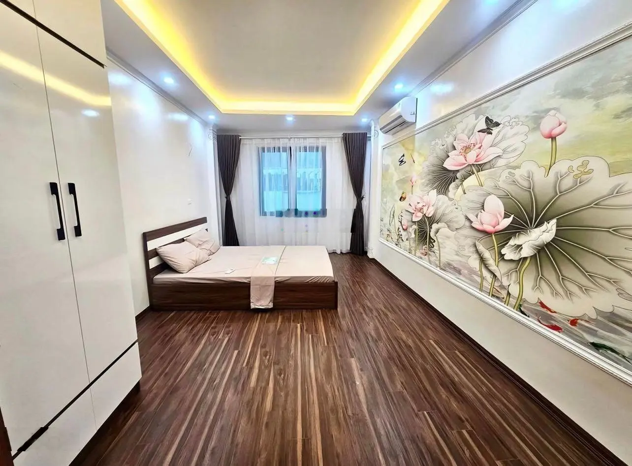 Nhà đang bán nằm ở con phố Trương Định, ngay đầu, ngõ to ba gác, 42m2, xây 5 tầng, nhỉnh nhẹ 5 tỷ