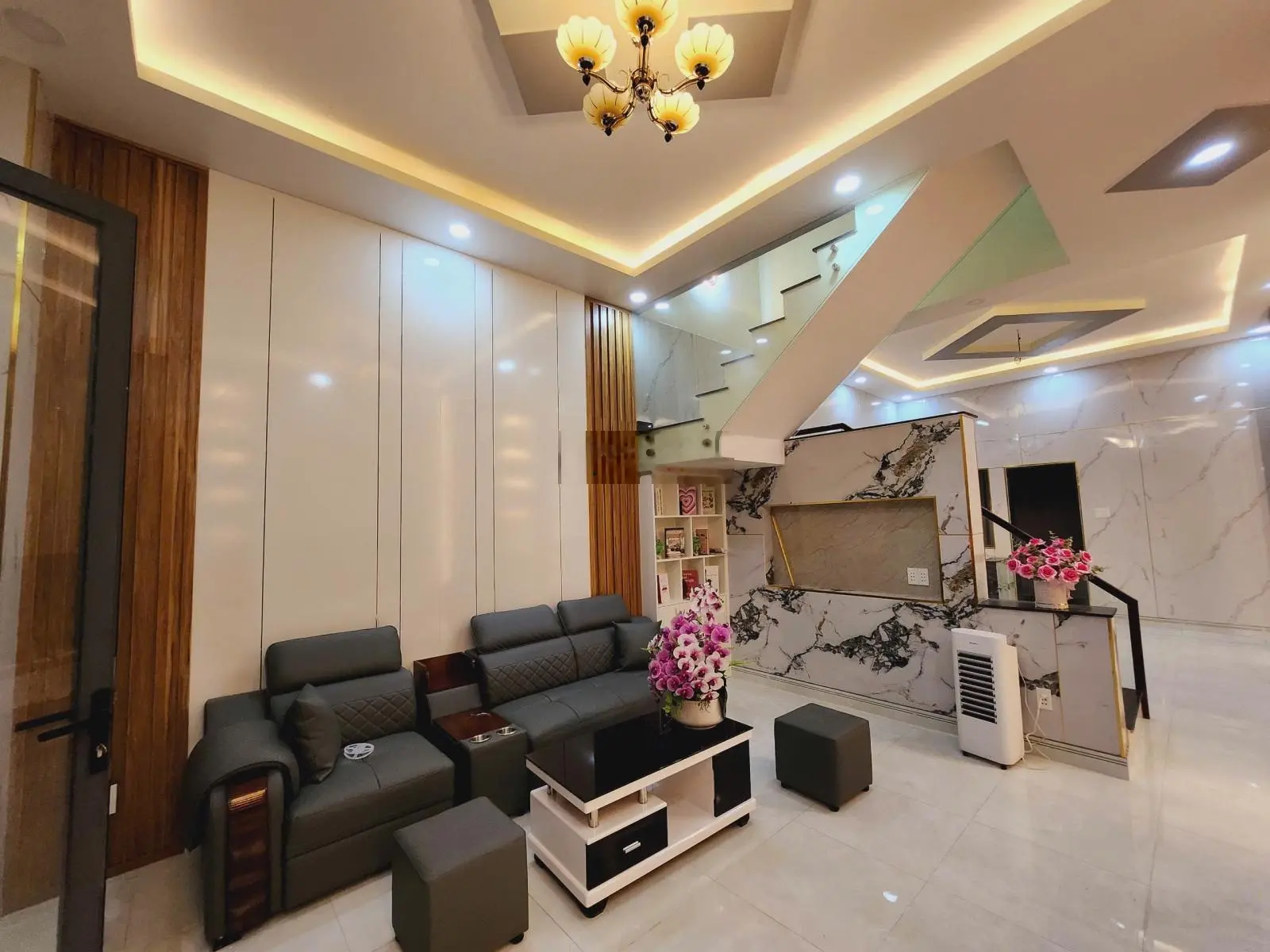 Chính chủ giảm 50% bán nhanh nhà cách chợ Hưng Long chỉ 10 phút đi xe