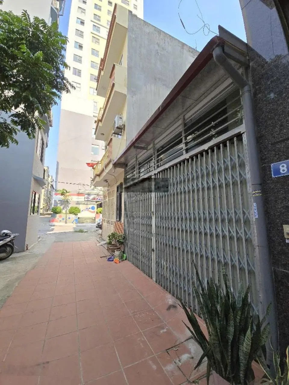 Bán lô đất siêu đẹp 51m tặng nhà cấp bốn đối diện tòa Xuân Mai Riverside - Giá 12.8 tỷ
