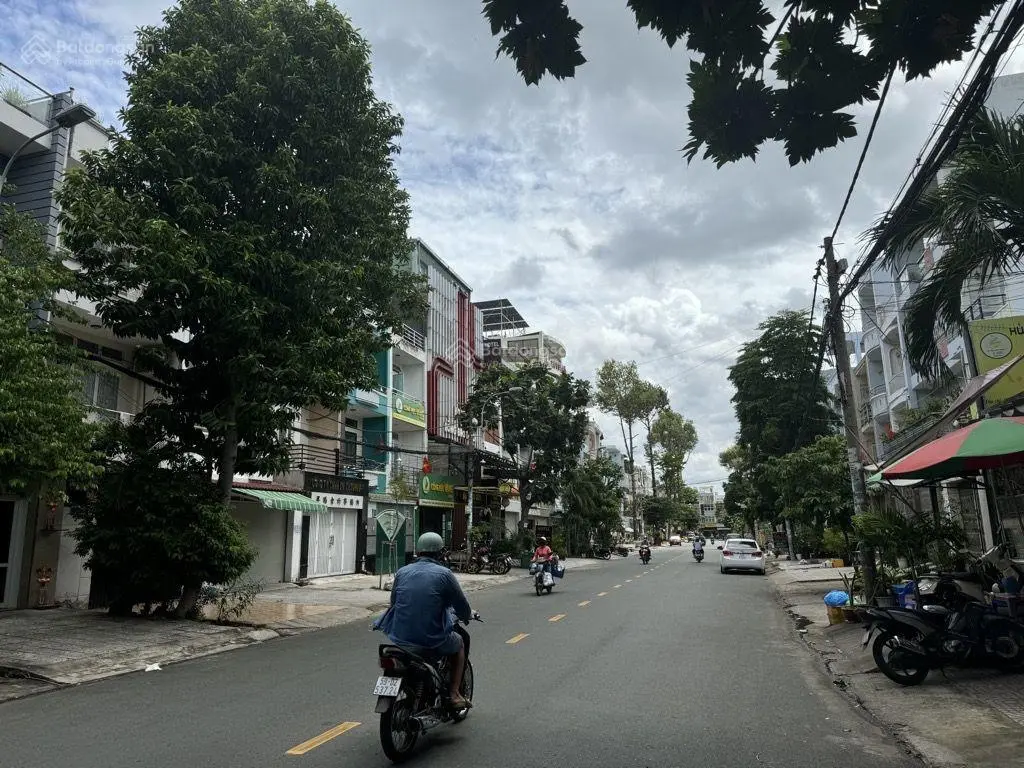 Bán nhà 2 mặt tiền 3 tầng, diện tích : ngan 4 mét _dài 14 mét. Giá 6 tỷ 990 thương lượng