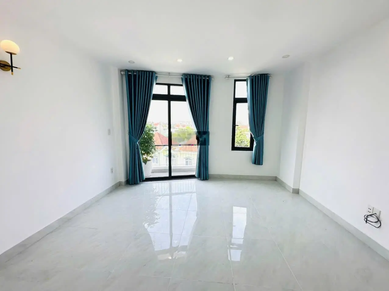 Bán nhà 4.5m x 14m 1 trệt 1 lửng 3 lầu full nội thất hẻm 6m chỉ sau nhà mặt tiền đường Hà Huy Giáp