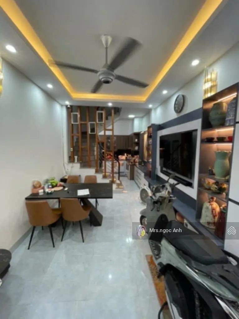 Chính chủ bán gấp nhà 4 tầng DT 33m2, ngõ 211 Bát Khối, nông, gần phố, giá chỉ 5,6 tỷ
