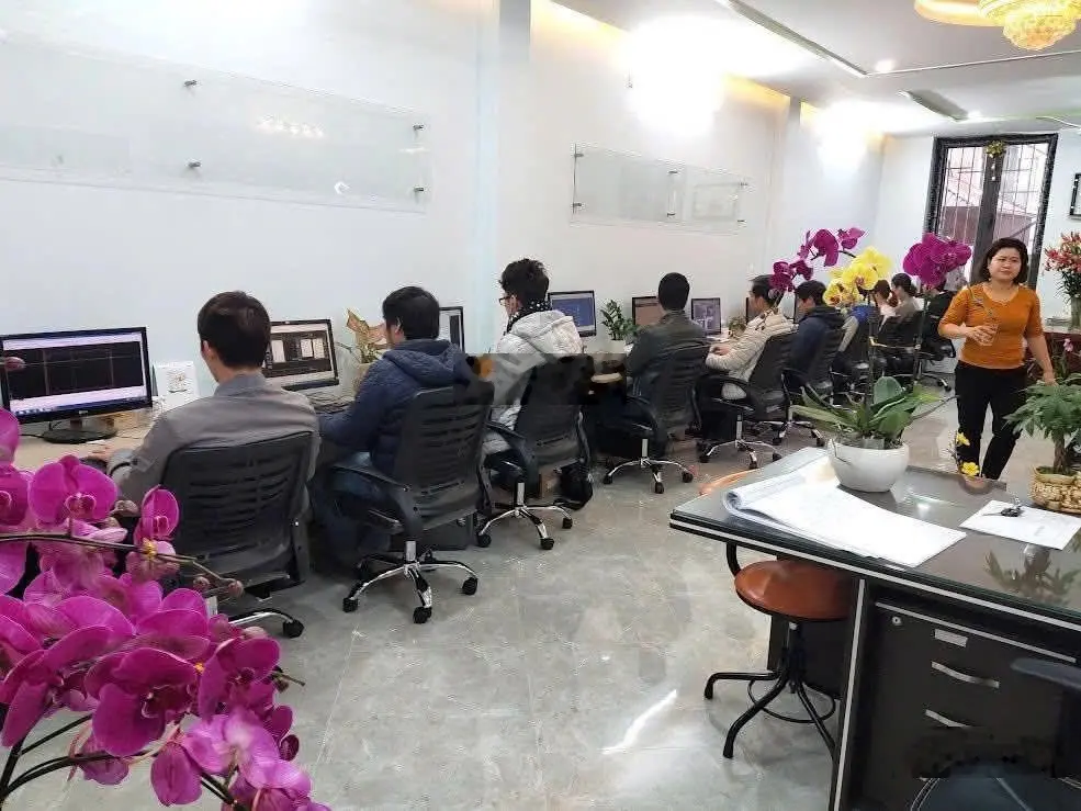 Bán shophouse chân đế chung cư Hoàng gia 61m2*6T, thông sàn T1, 2 kinh doanh, giá 16.5 tỷ