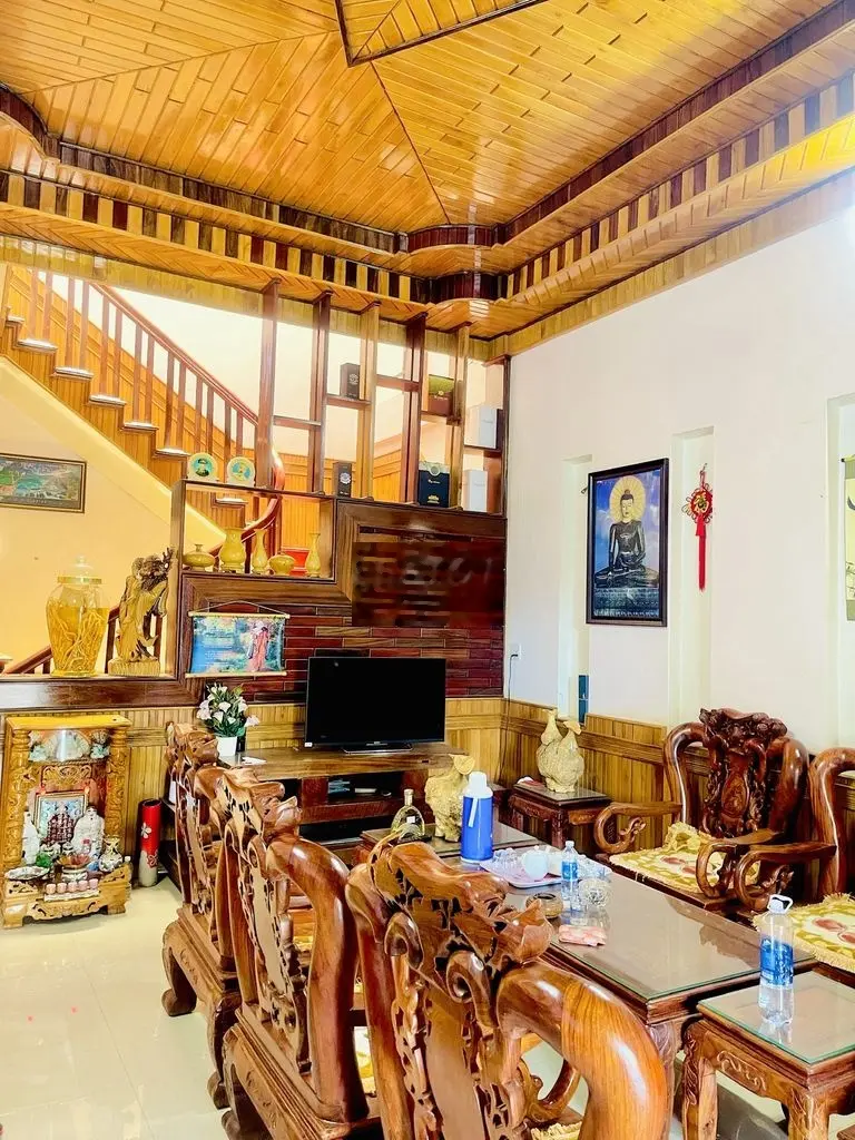 Bán nhà mặt tiền KD, 212m2 full thổ cư giá *** khu vực