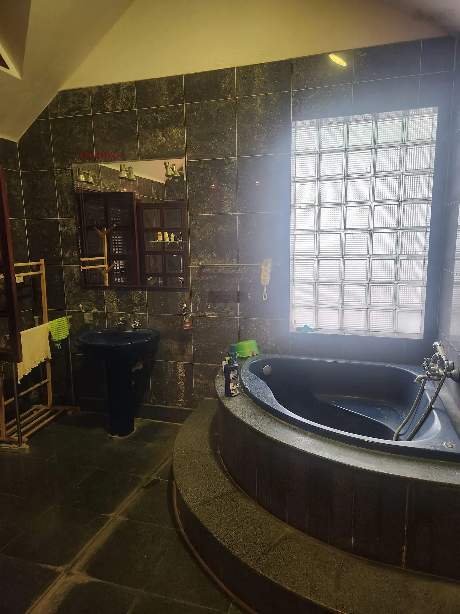 Bán gấp, biệt thự siêu VIP phường Dịch Vọng 250m2 x 4 tầng, giá 63 tỷ