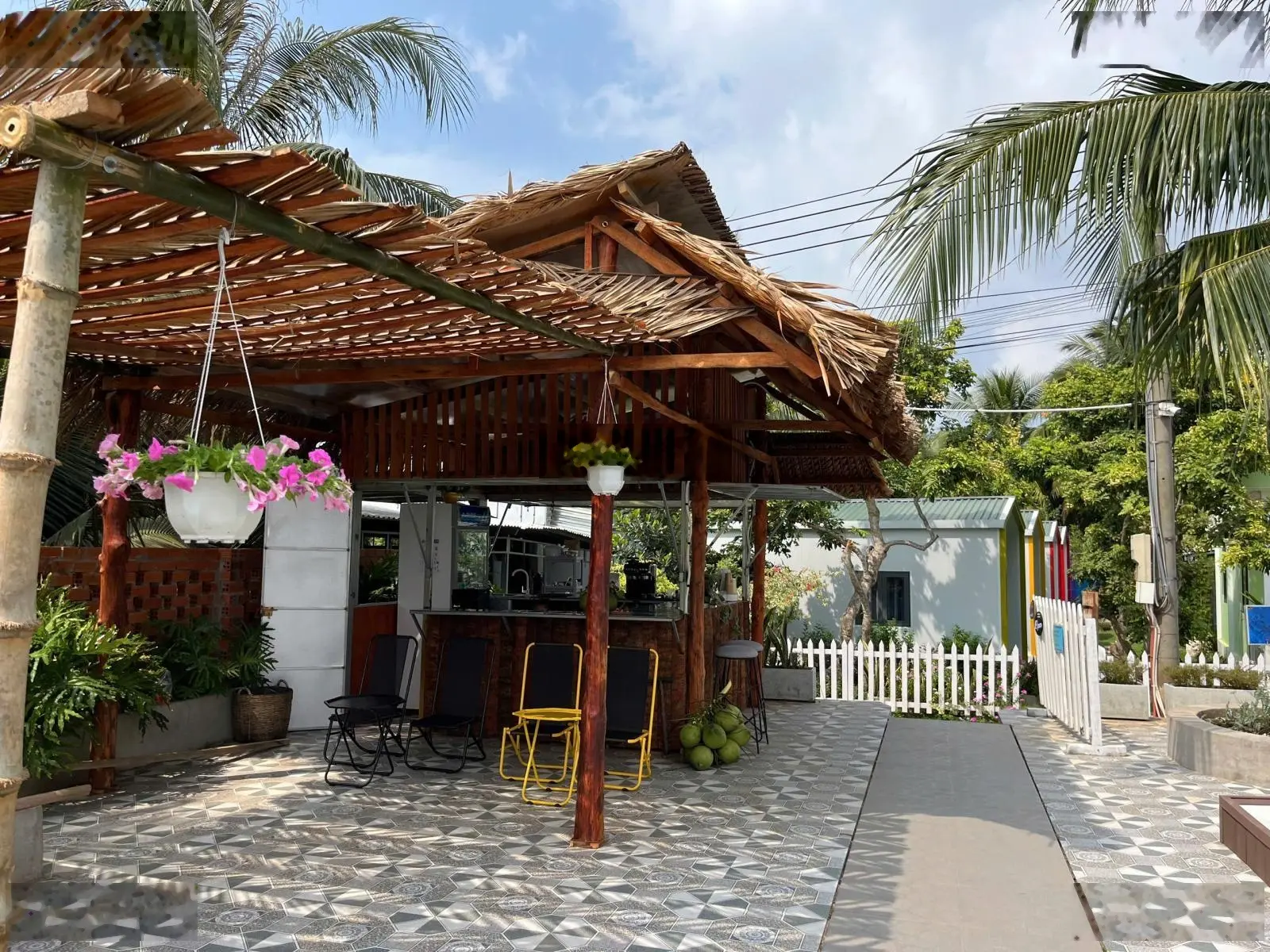 Chính chủ cần sang homestay ở cồn Phụng, đang hoạt động tốt, khách ổn định tặng kèm vườn bưởi