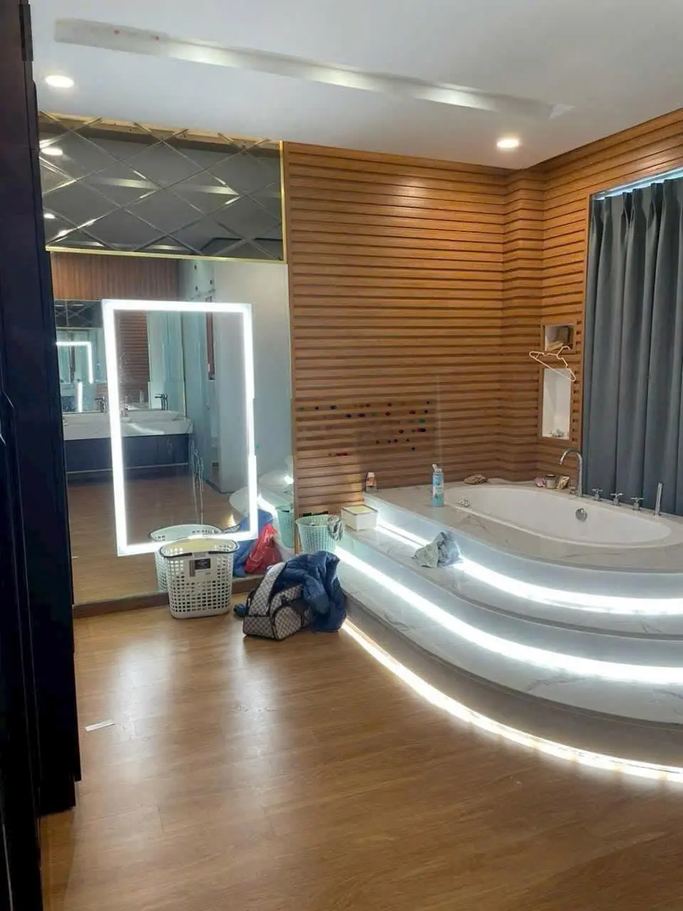 NHÀ LÊ QUANG ĐỊNH , BÌNH THẠNH ;80M2 ( 5,7 *14). 5 tầng hẻm 6M . GIÁ 11,8 TỶ TL