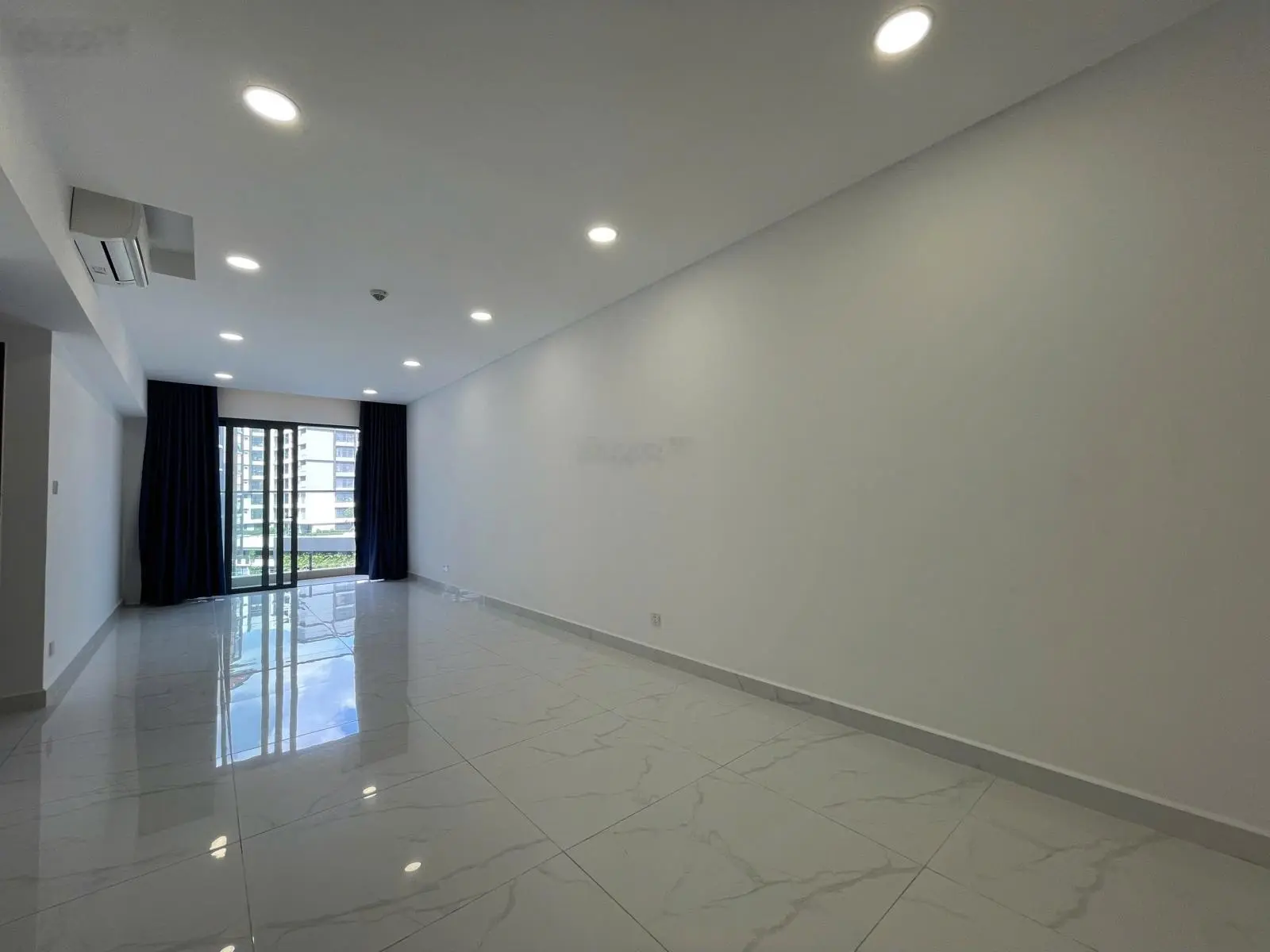 Bán căn 2PN 96m2 Diamond Brilliant, view hồ bơi clubhouse, giá 5.6 tỷ bao hết, NTCB, tầng đẹp