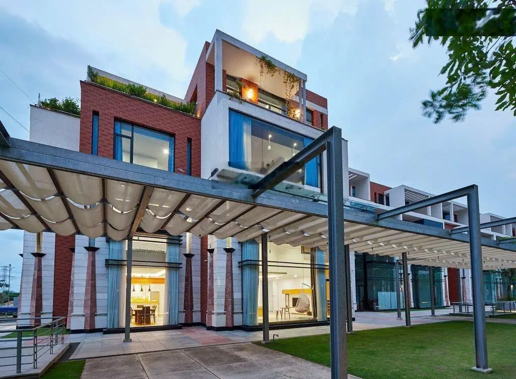 Bán gấp villa đẳng cấp Nhà Bè 345m2 Nguyễn Hữu Thọ, hầm để xe - dòng tiền 1.2 tỷ/ năm, nhỉnh 40 tỷ