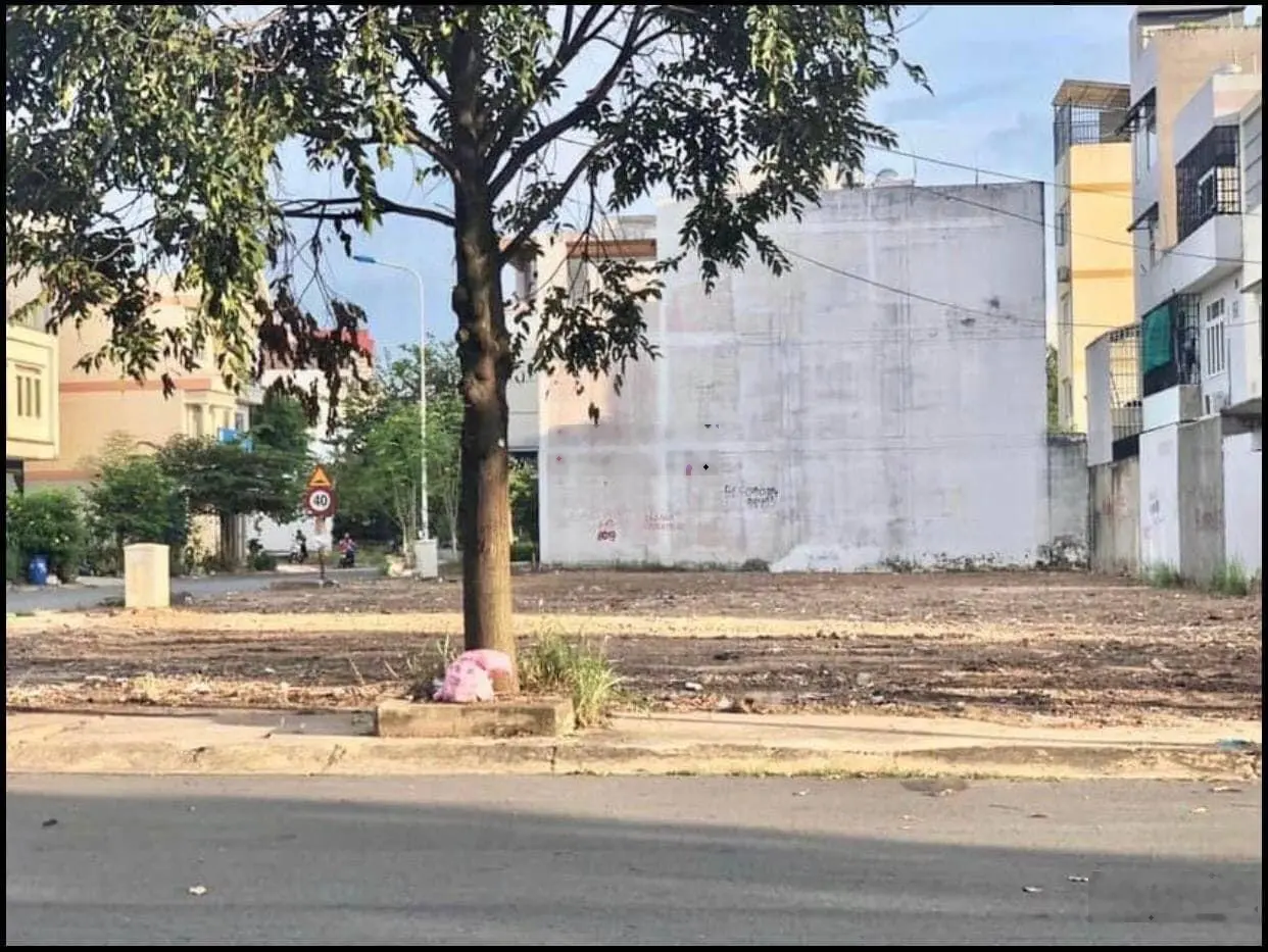 Chính Chủ sang gấp KDC Lan Anh 2 , BRVT , Giá 650/100m2, SHR, XDTD,ngay Bệnh viện . LH: 0907 631 ***