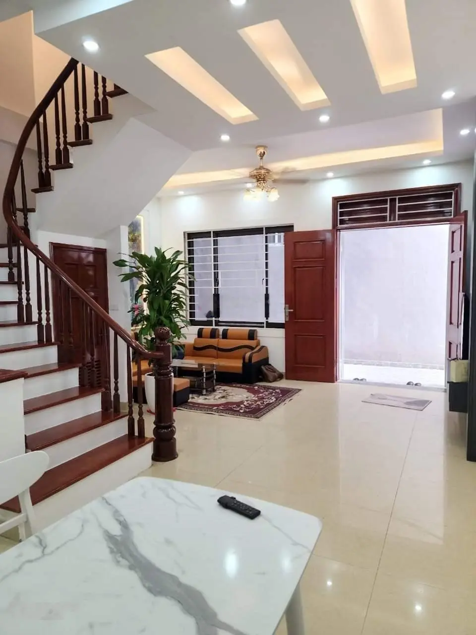 Nhà học viên tài chính - dt 54m2 - 5 tầng - mt6.3 m - chào 9.3 tỷ - bắc từ liêm - kinh doanh - ôtô