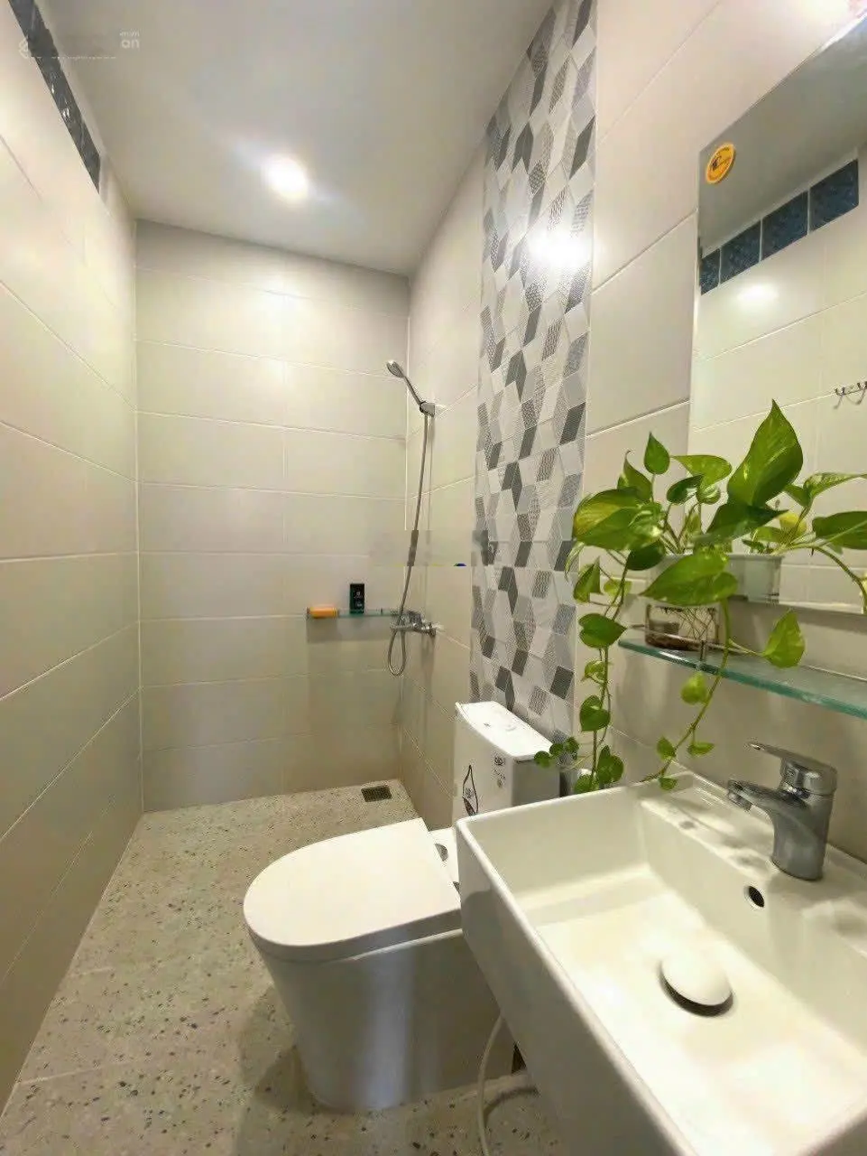 Nhà 3 tầng ngay chợ Hiệp Bình (4*20m) hẻm xe hơi quay đầu giá chỉ 7.6 tỷ