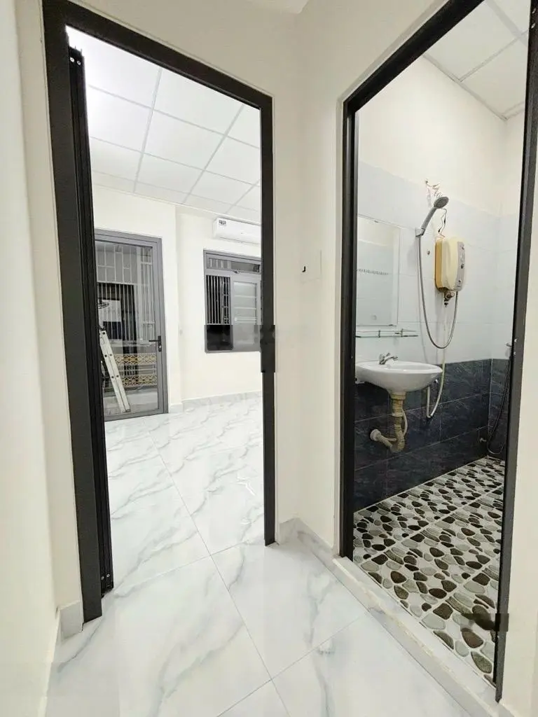 Nhà ngay ngã tư bốn xã- hẻm đẹp thông-2 tầng hoàn công đủ-dt:36m2 chỉ nhỉnh hơn 3 tỷ