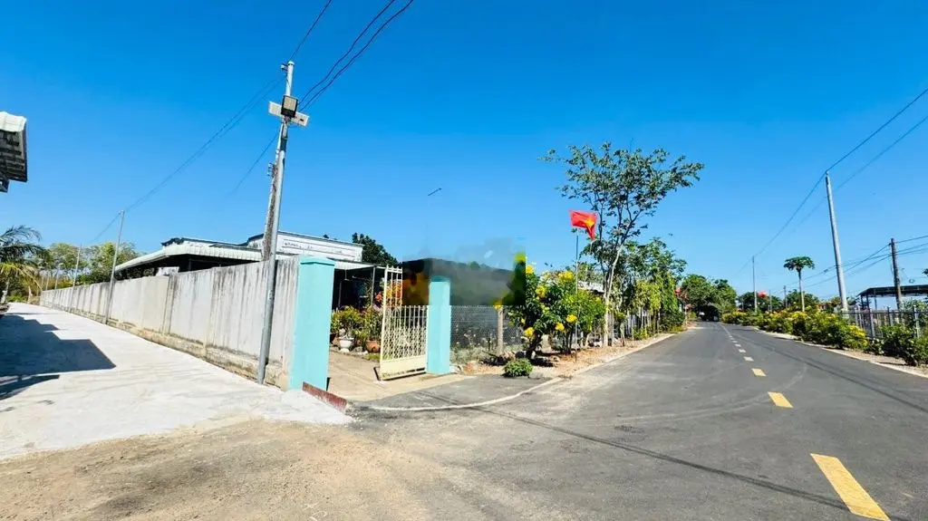BÁN 500M2 NGANG 10x50 sẵn thổ cư đối diện KCN ĐẤT ĐỎ giá chỉ 1,3 tỷ