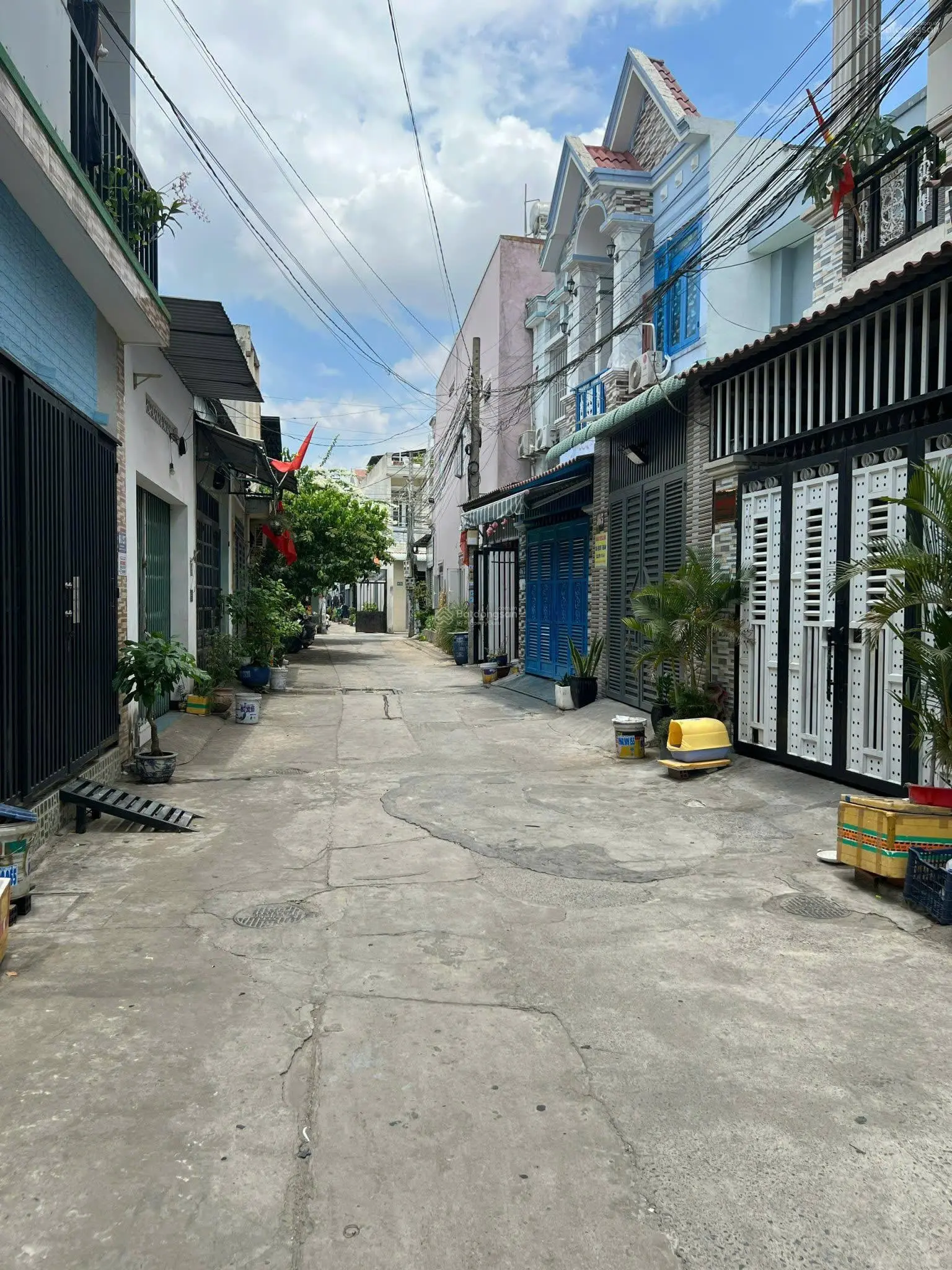 Bán nhà 1 trệt 2 lầu gần cụm trường học Dĩ An, vị trí đắc địa - nhiều tiện ích
