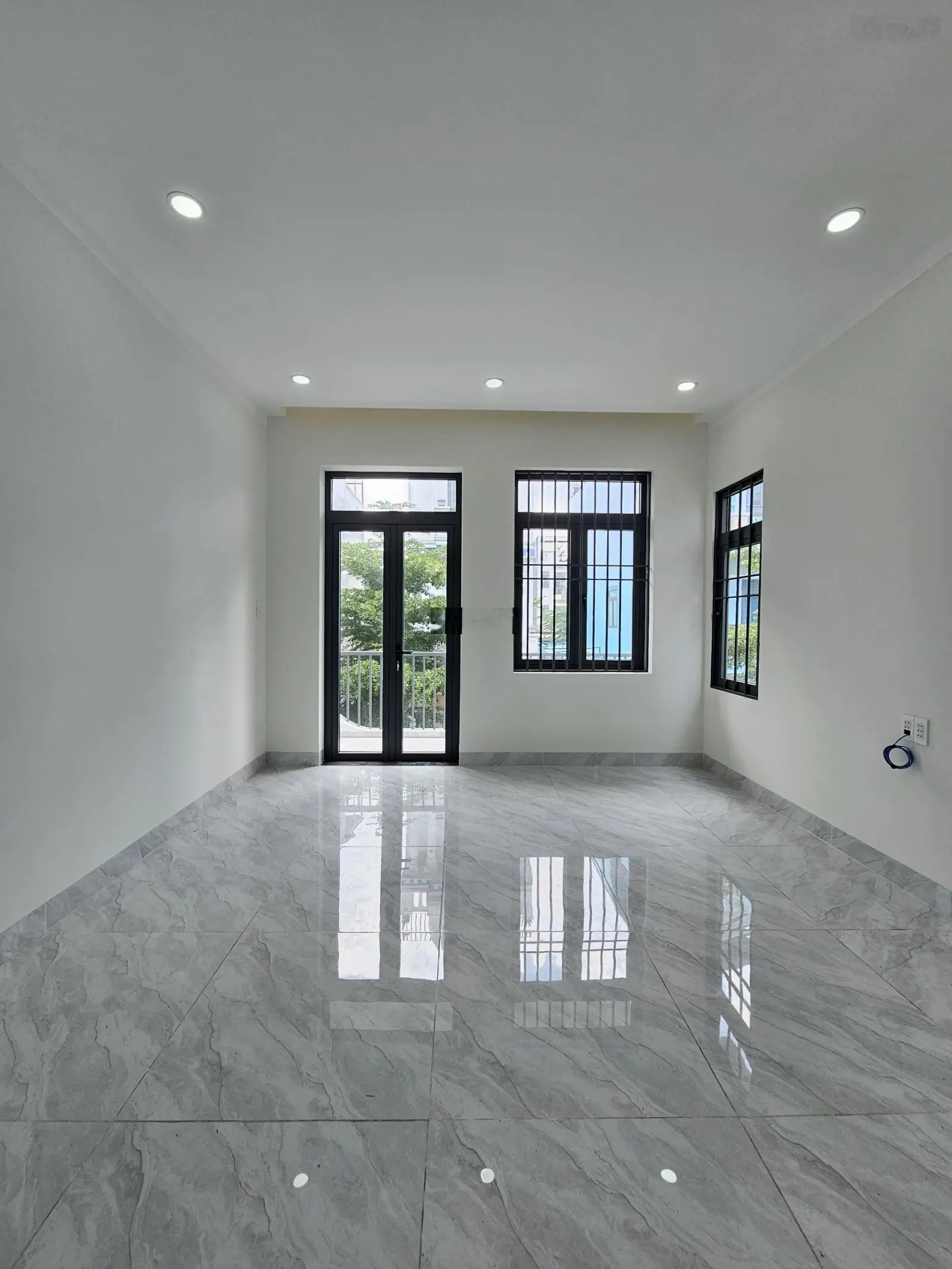 3 tỷ 950 bán nhà 2 mặt tiền 1 trệt 2 lầu KDC đẹp, P. Bình Chuẩn, TP. Thuận An